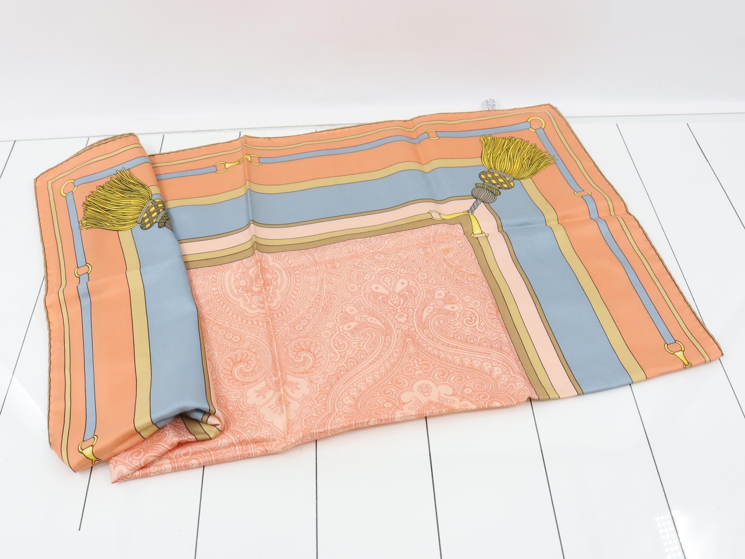 Other lines: Small items, accessories, scarves — view 3