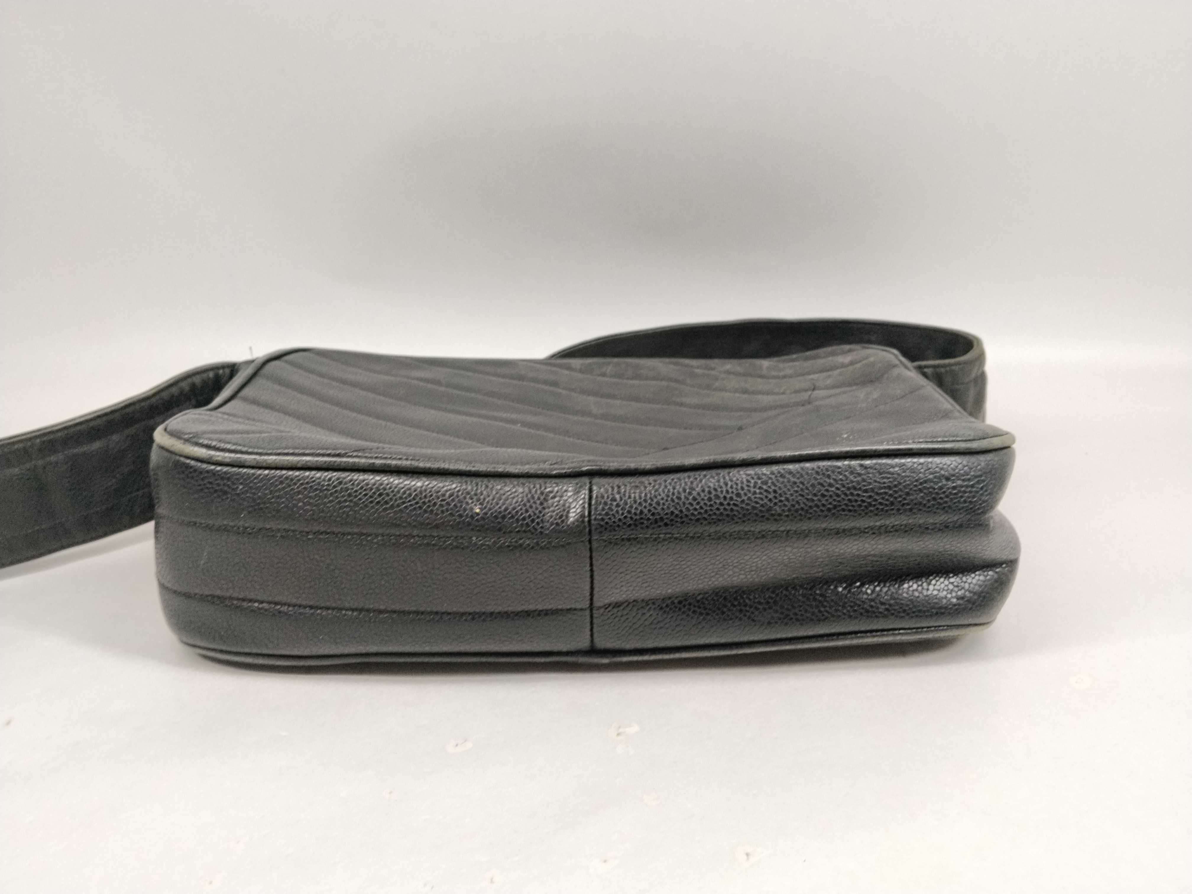 Caviar Skin Turnlock Shoulder Bag (with Boutique Seal, without G Seal) — view 3