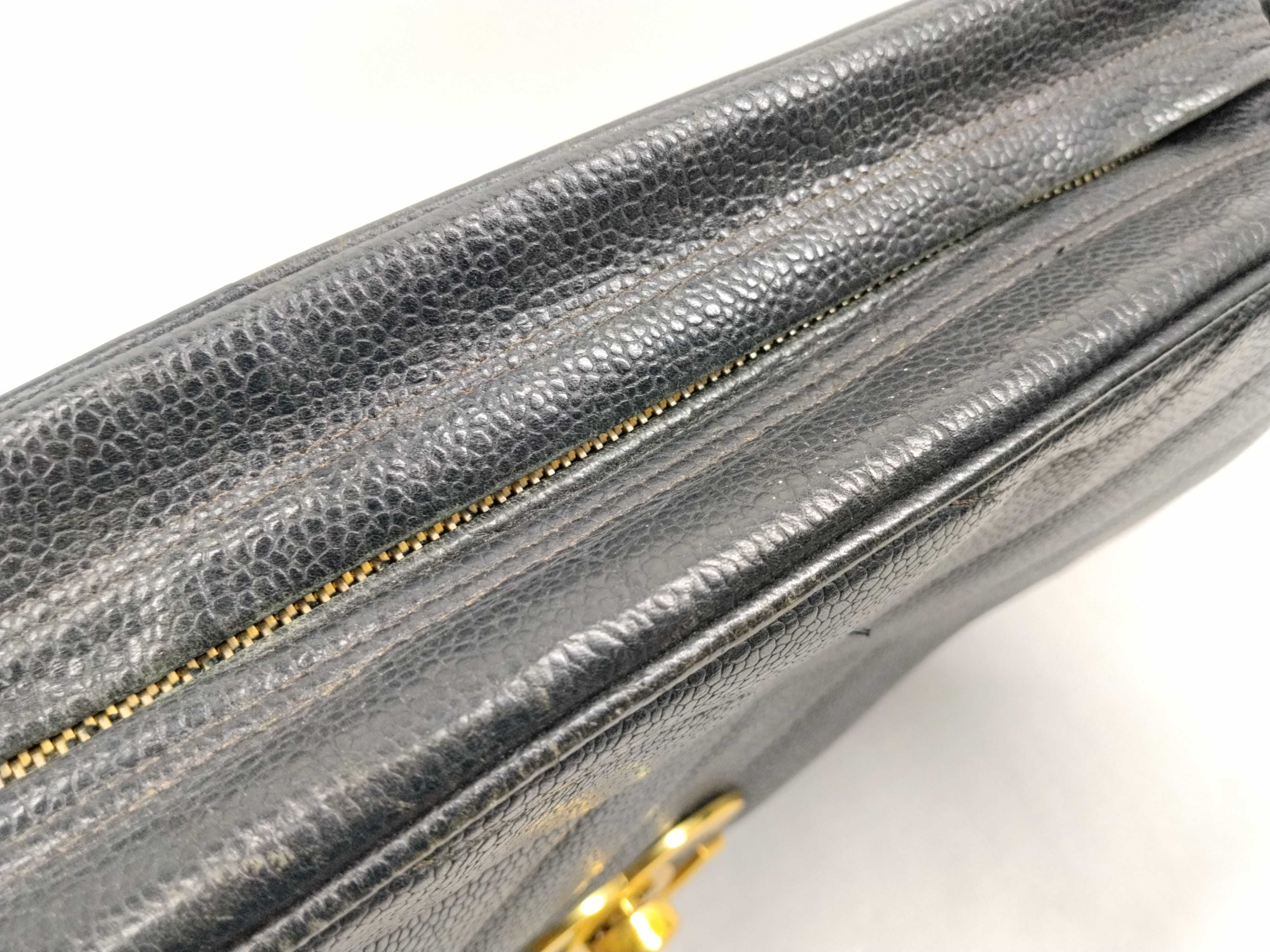 Caviar Skin Turnlock Shoulder Bag (with Boutique Seal, without G Seal) — view 8