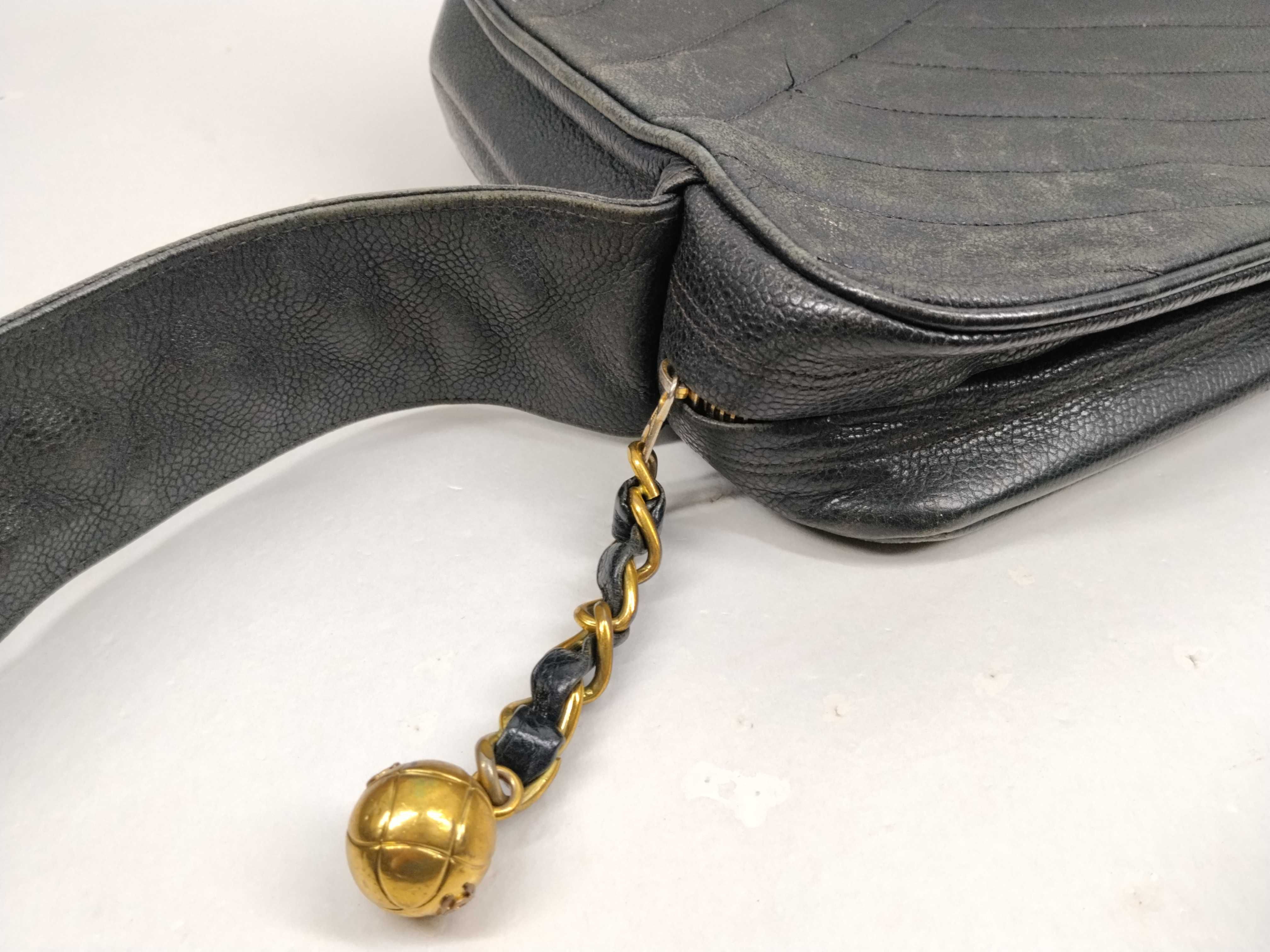 Caviar Skin Turnlock Shoulder Bag (with Boutique Seal, without G Seal) — view 9