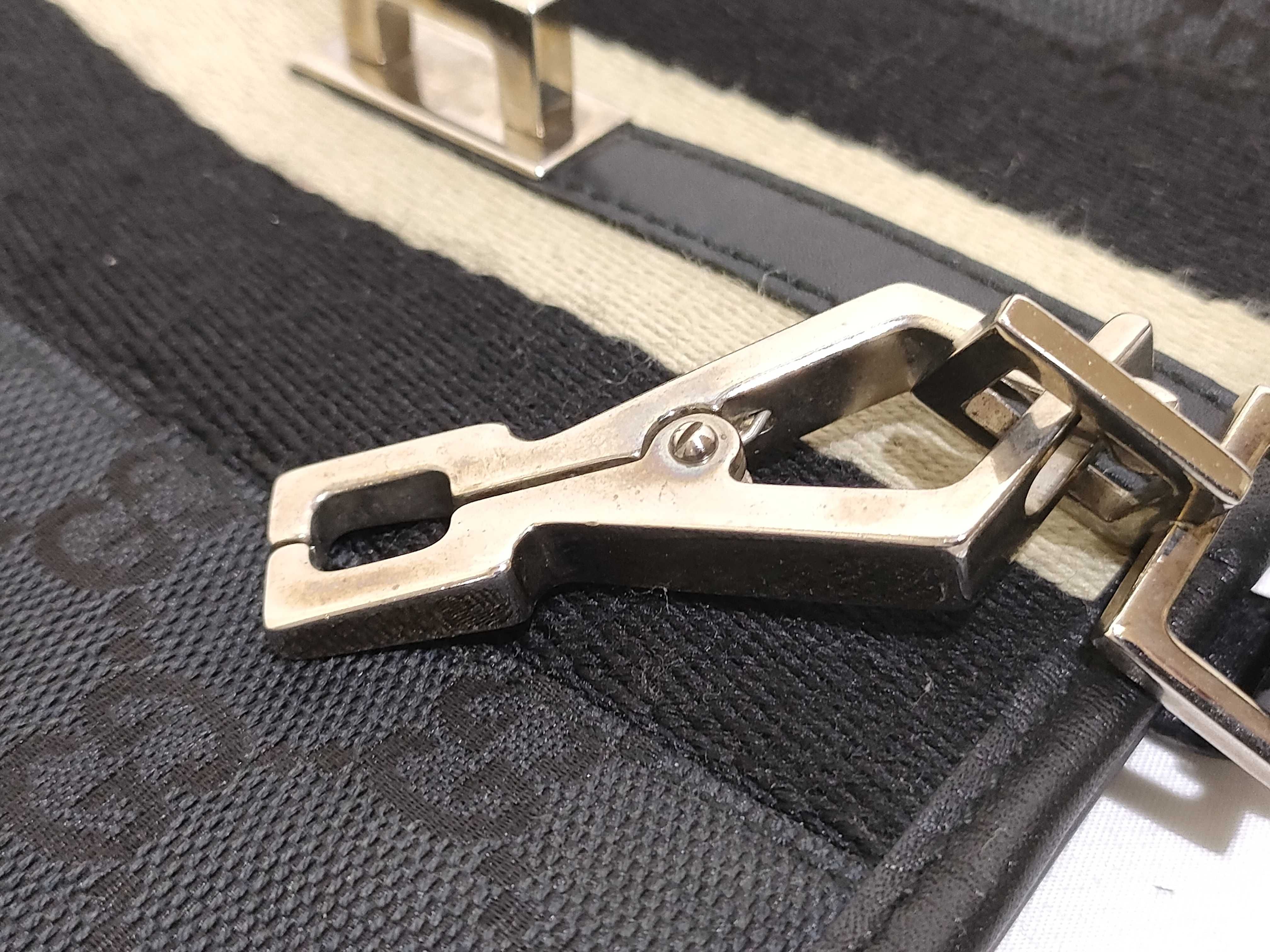GG Canvas One-Shoulder Bag — view 14