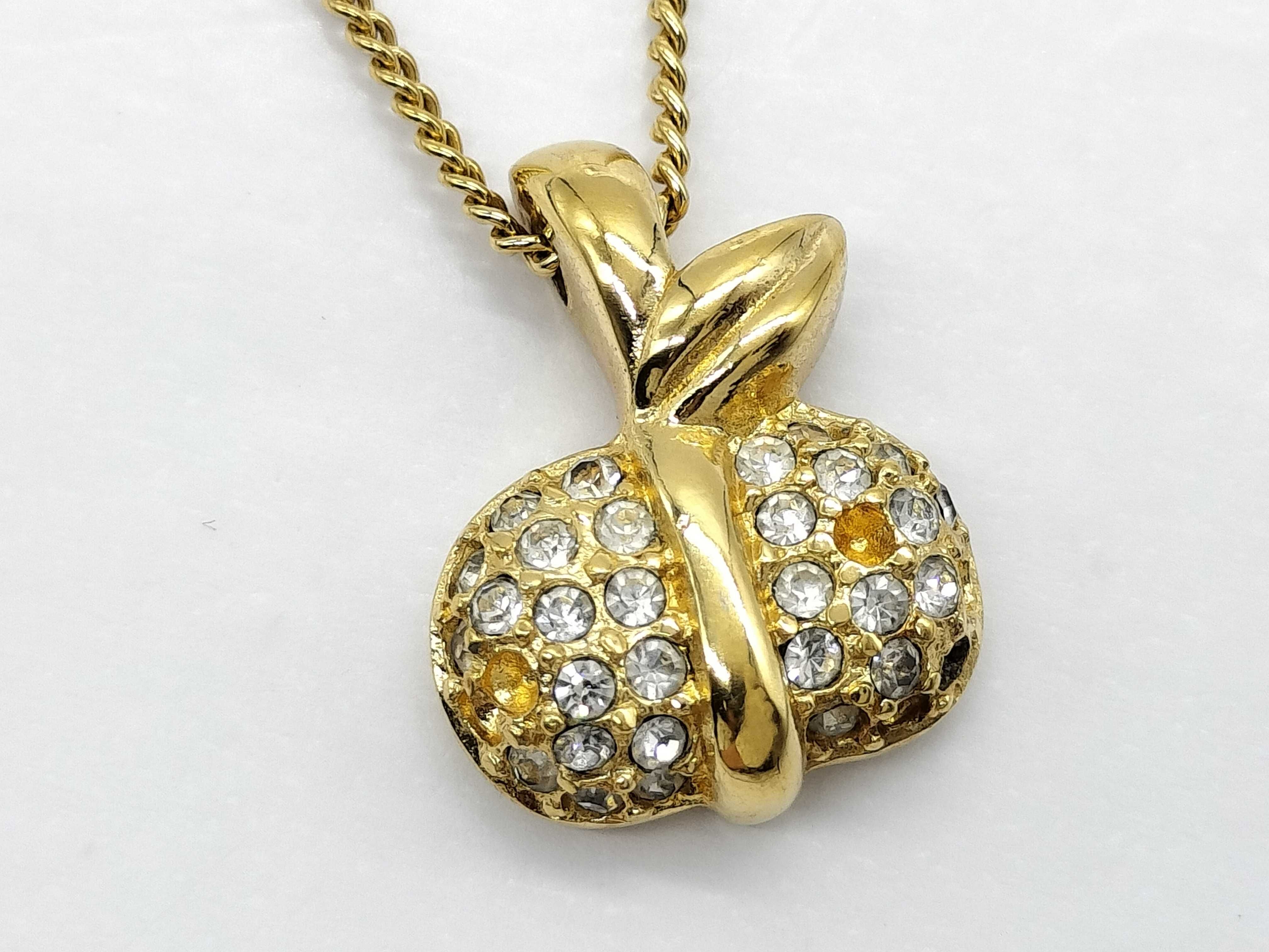 necklace — view 2