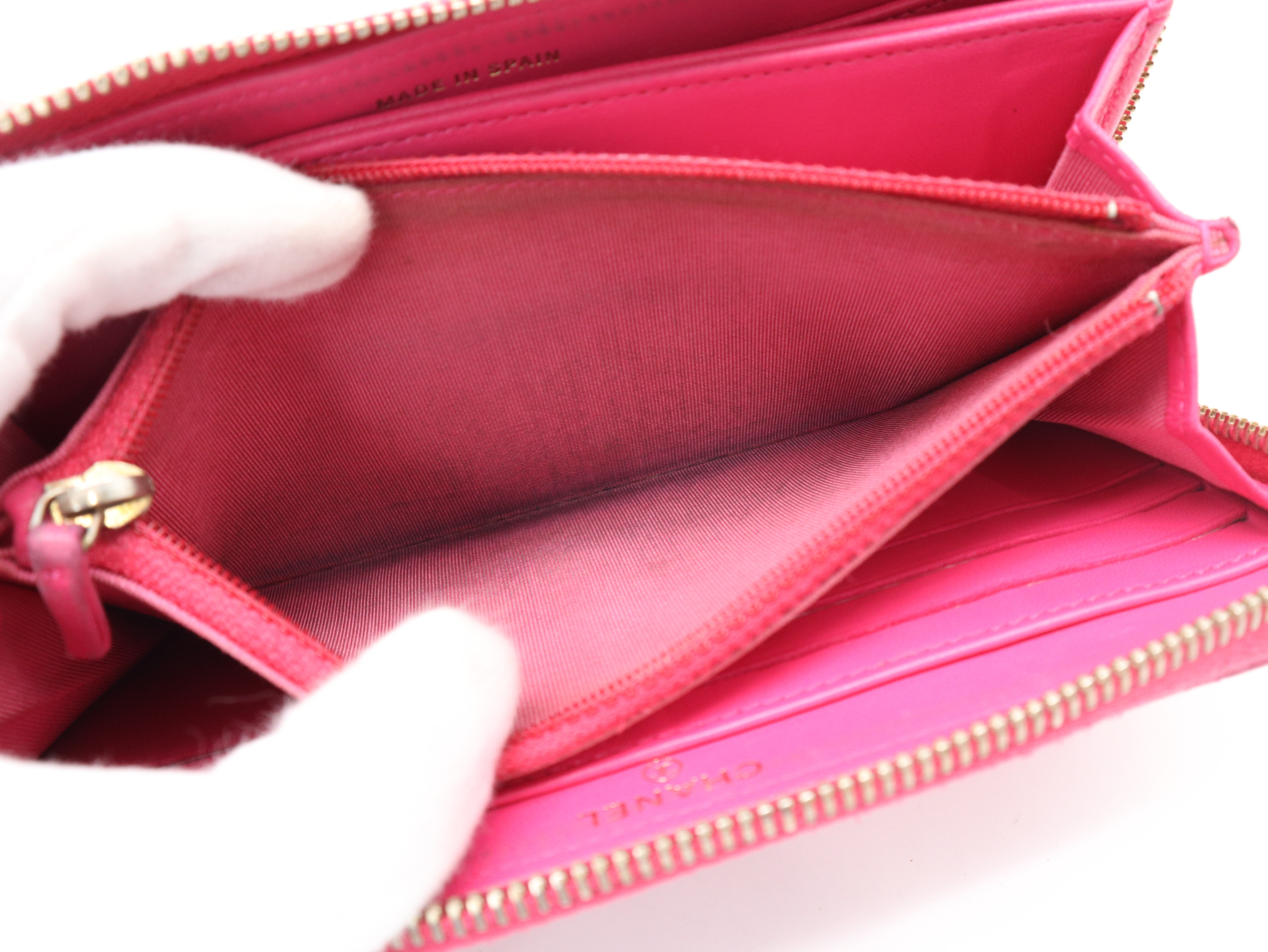 Lambskin Matelassé Round Zip Wallet with Gold Hardware, Pink, Seal, 21692315 — view 9
