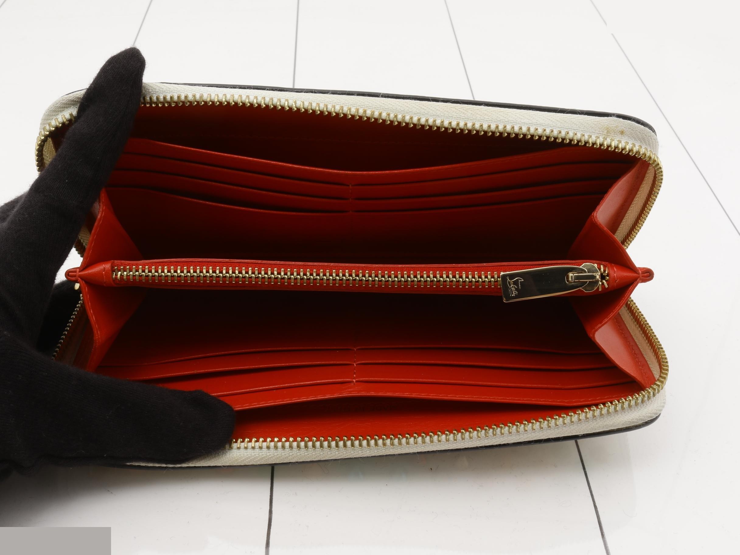 Other lines: Bags and Wallets — view 4