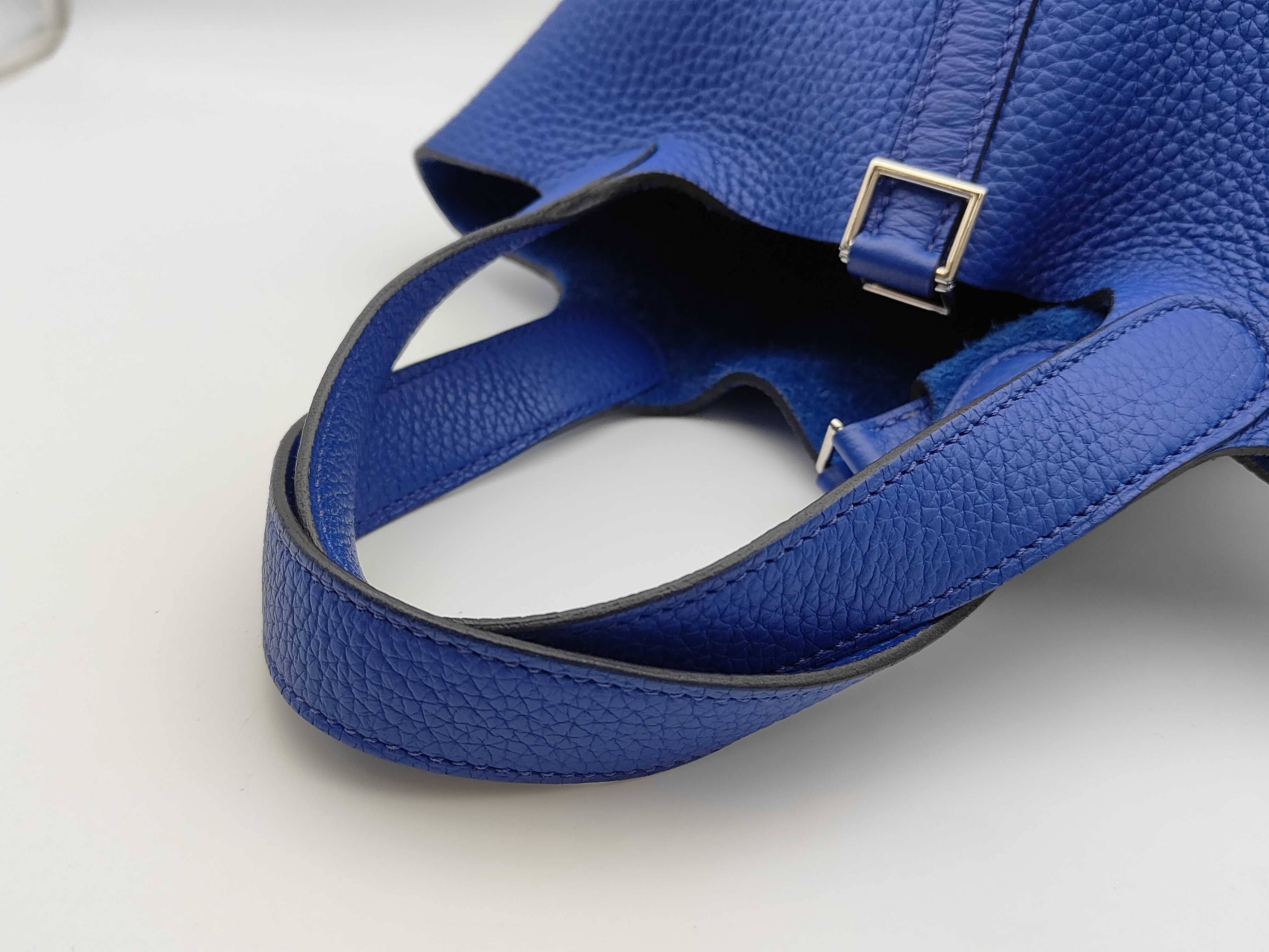 Picotin Lock 18 PM, Taurillon Clemence leather, Blue Electric, Silver hardware, U: 2022 model, Handbag — view 3