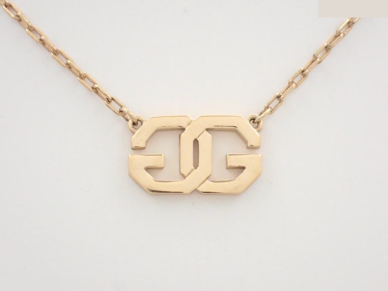 Other line: Precious metal necklaces and pendants, neck circumference approximately 38 cm.