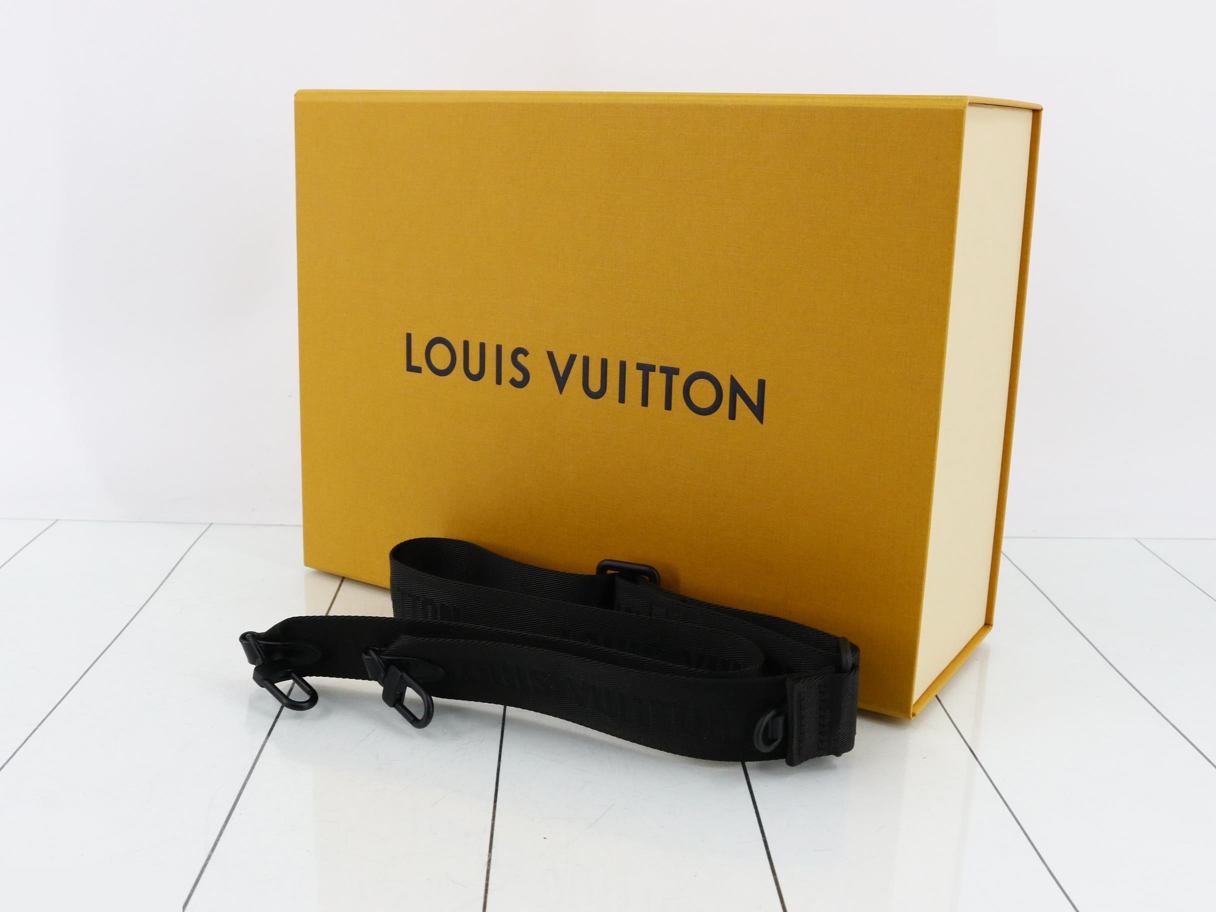 Taurillon leather Christopher XS M58495 — view 7
