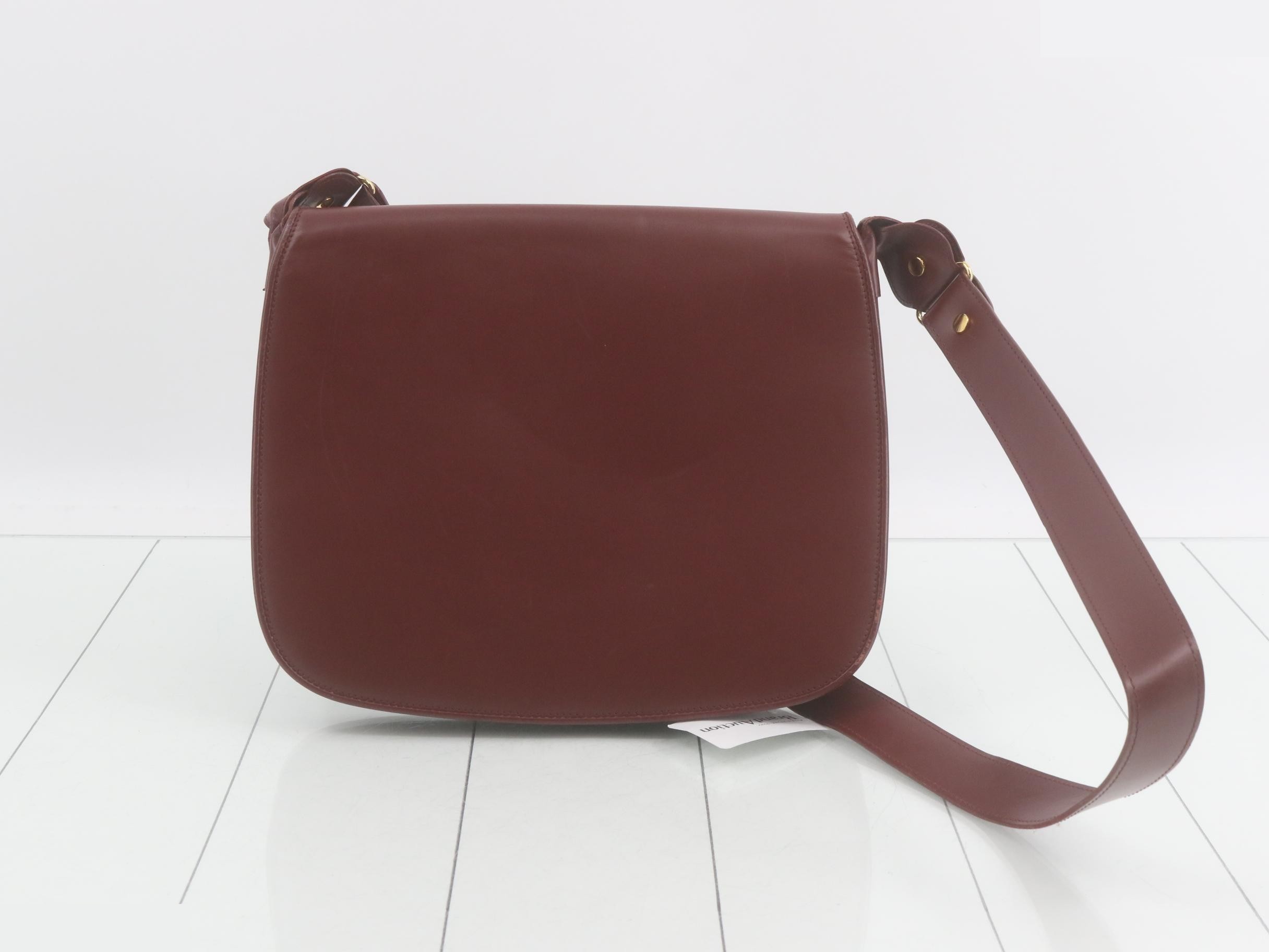 Must Flap Bag, Calfskin, Bordeaux, 25 x 23 x 5 cm