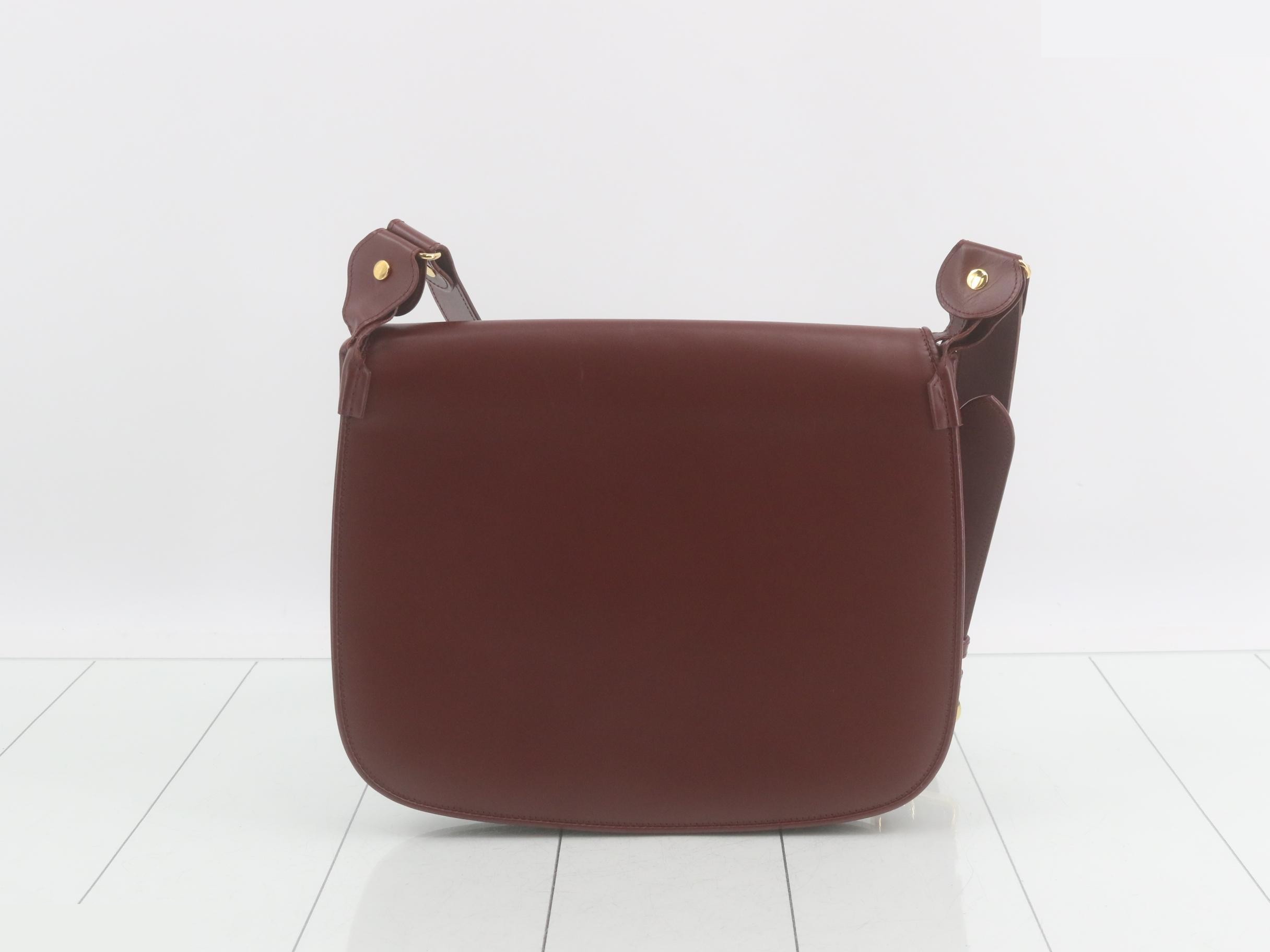Must Flap Bag, Calfskin, Bordeaux, 25 x 23 x 5 cm — view 2