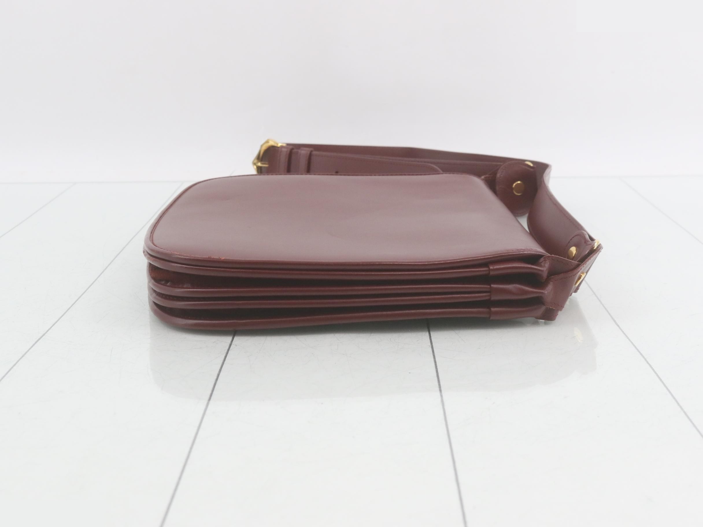 Must Flap Bag, Calfskin, Bordeaux, 25 x 23 x 5 cm — view 3