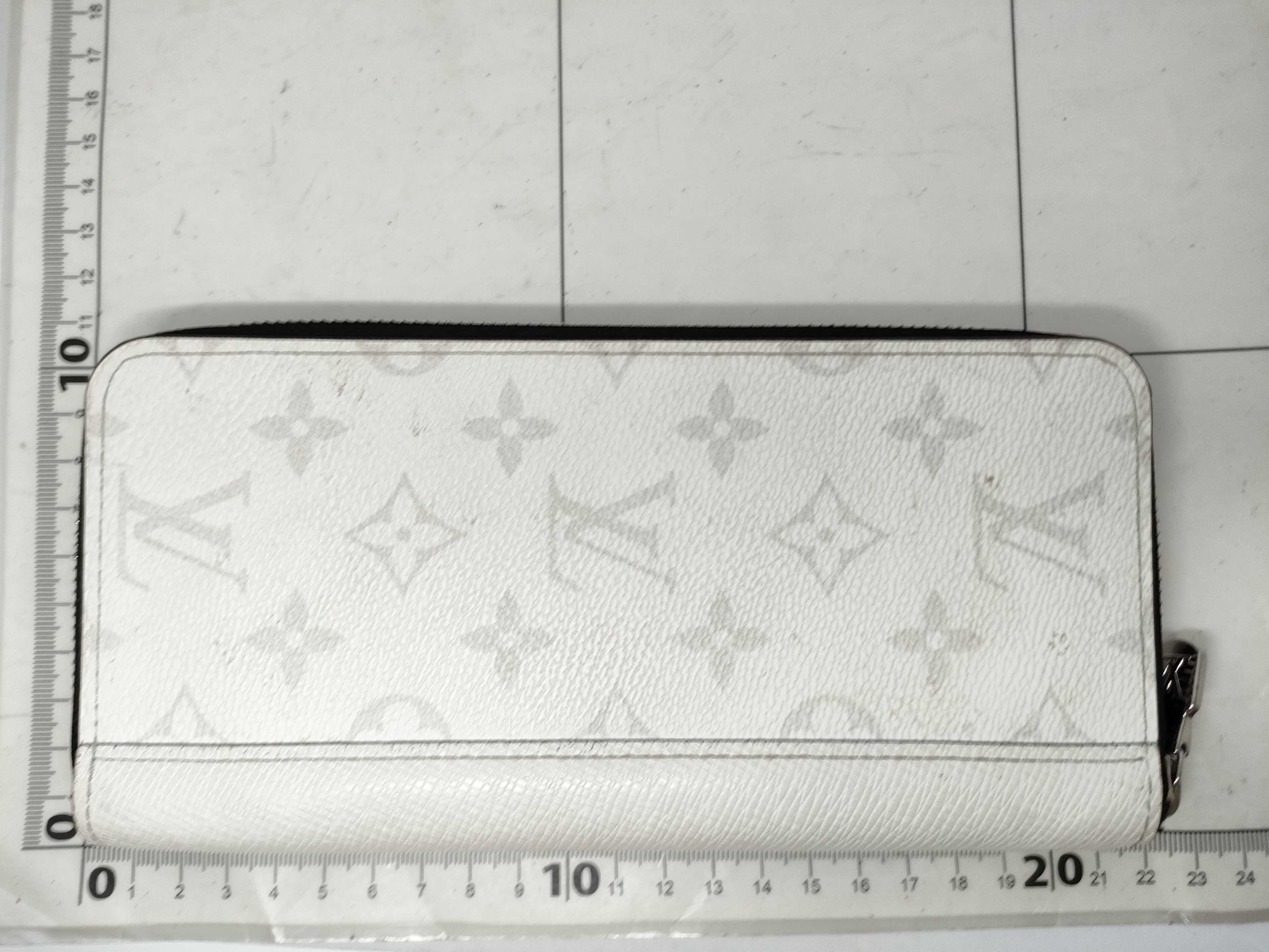 Vernis Taigarama Zippy Wallet Vertical — view 2