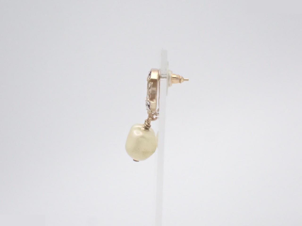 Earrings, Coco Mark, Pearl, Gold — view 3