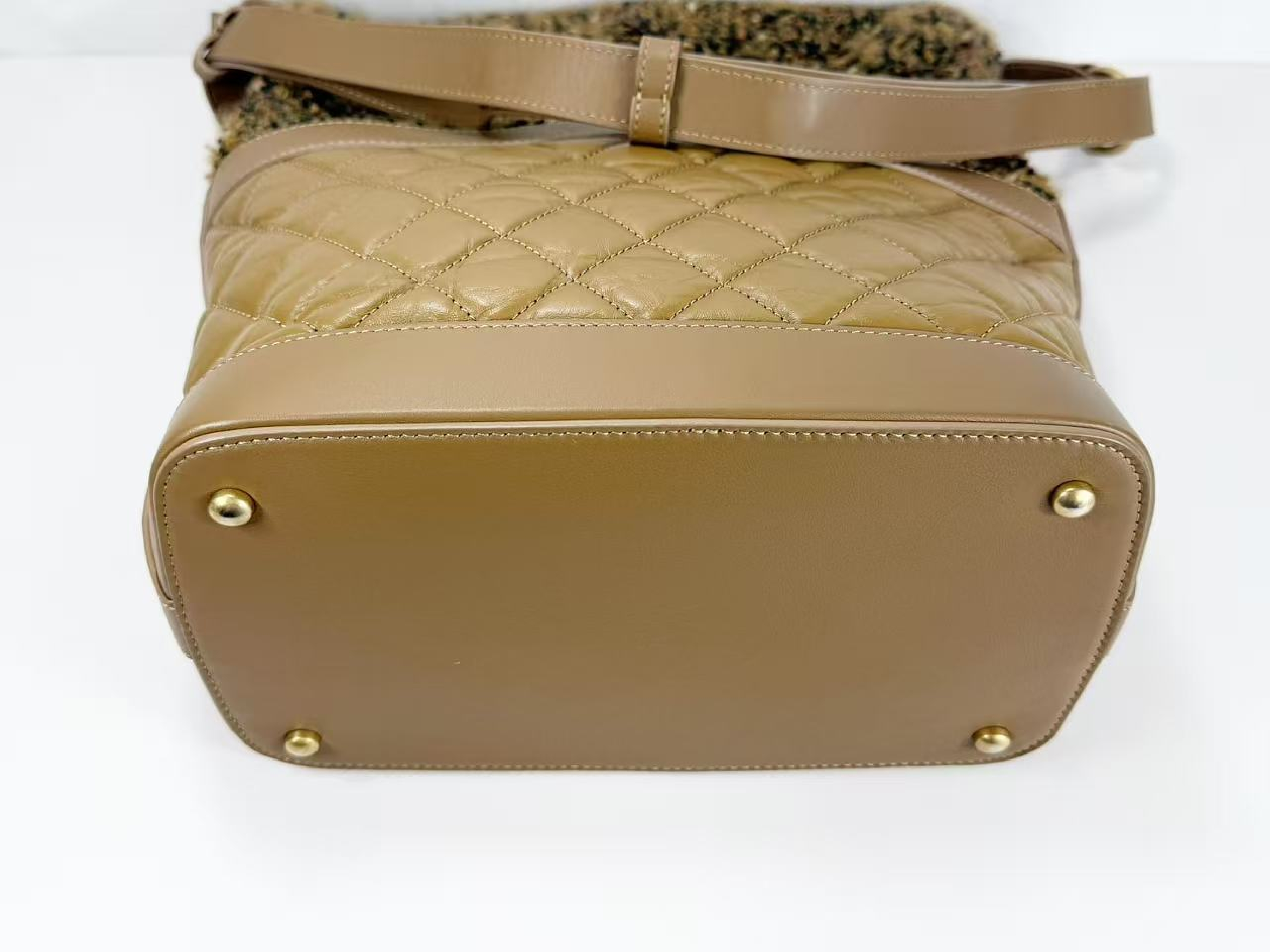 Matelassé Hobo Tweed x Leather Wrinkled Finish W24/H34/D13cm Approx. 26th Series [Stamp Included] Vintage Gold Hardware Shoulder Bag 26735629 — view 11