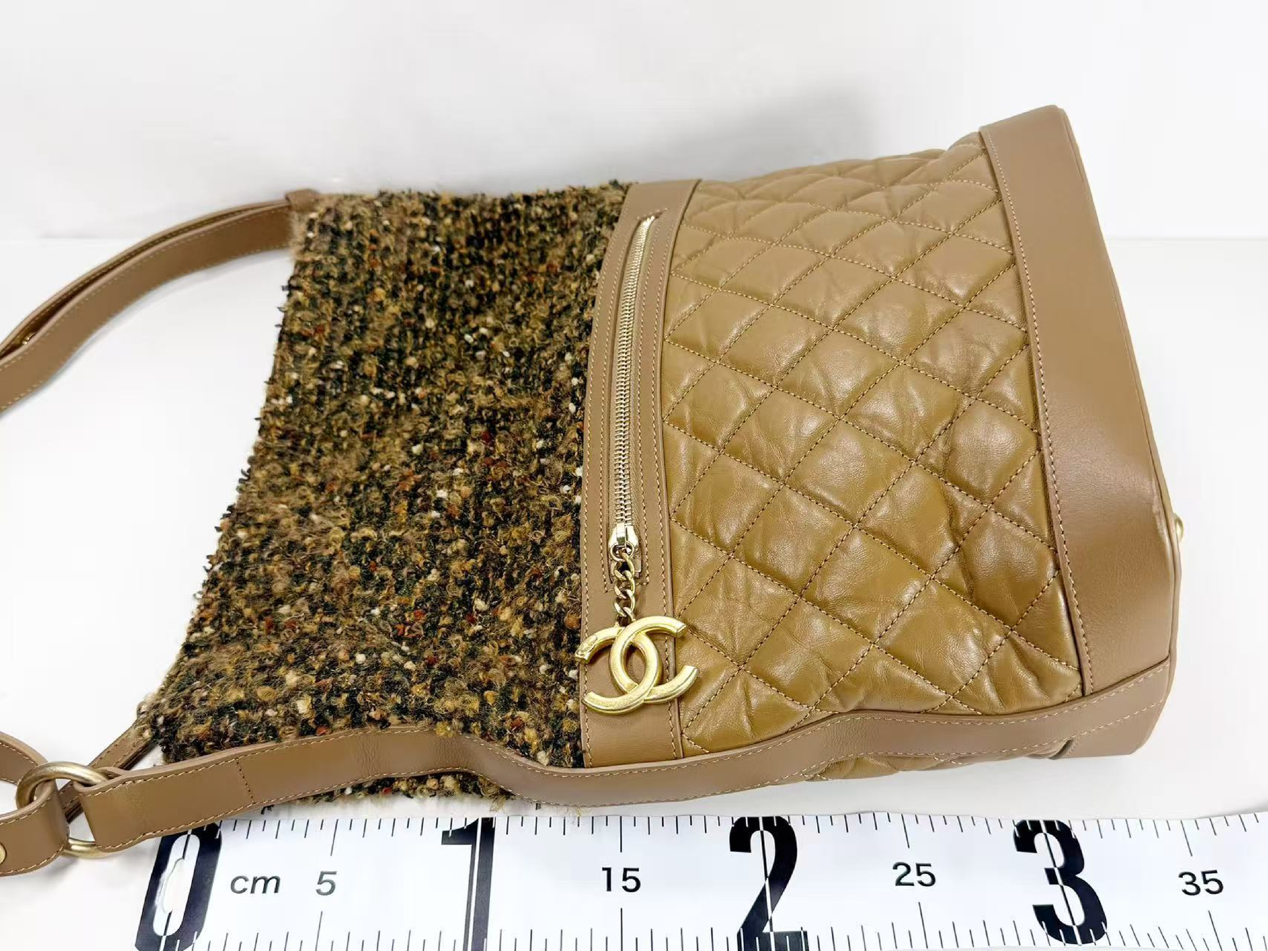 Matelassé Hobo Tweed x Leather Wrinkled Finish W24/H34/D13cm Approx. 26th Series [Stamp Included] Vintage Gold Hardware Shoulder Bag 26735629 — view 5