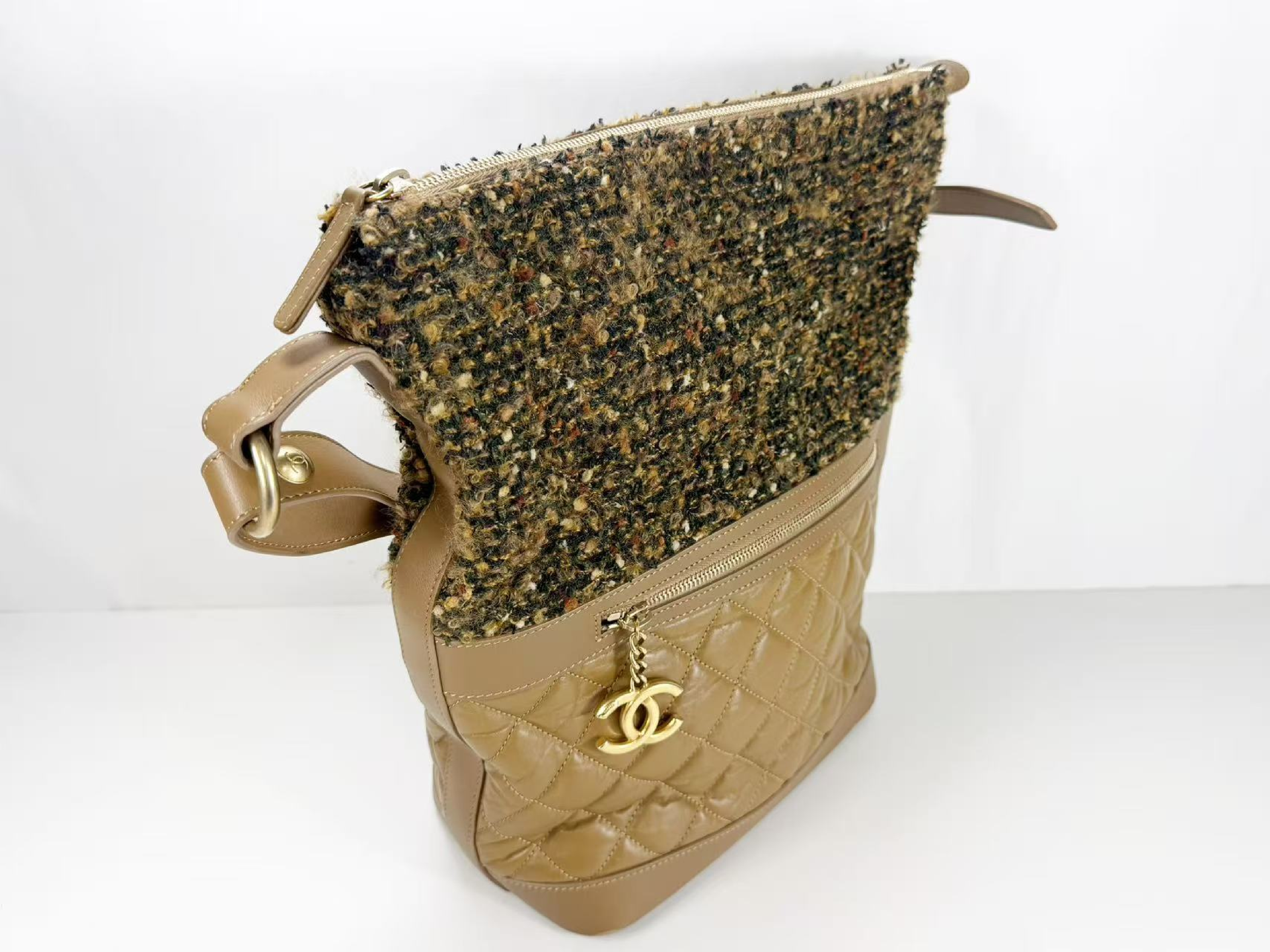 Matelassé Hobo Tweed x Leather Wrinkled Finish W24/H34/D13cm Approx. 26th Series [Stamp Included] Vintage Gold Hardware Shoulder Bag 26735629 — view 6