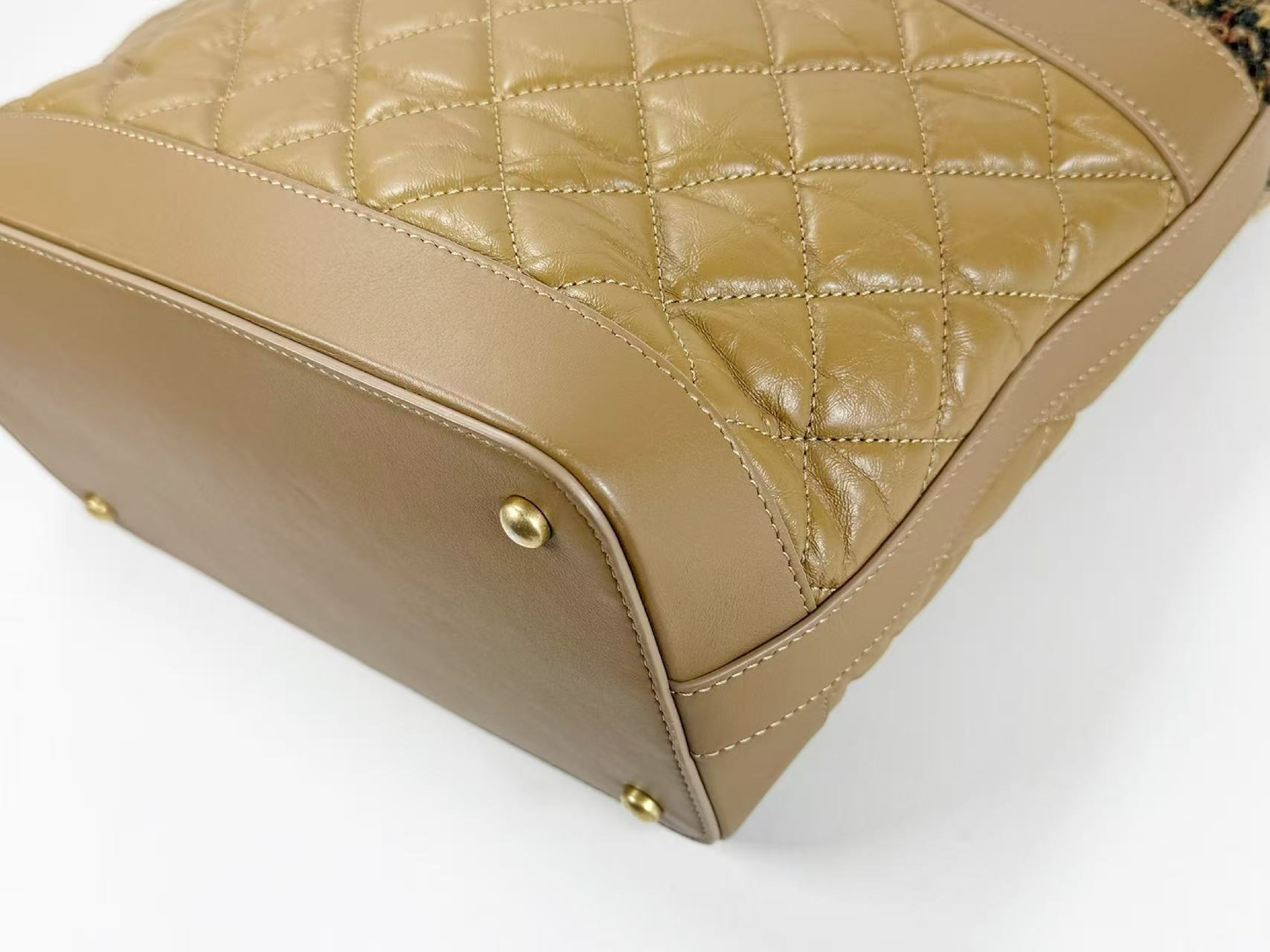 Matelassé Hobo Tweed x Leather Wrinkled Finish W24/H34/D13cm Approx. 26th Series [Stamp Included] Vintage Gold Hardware Shoulder Bag 26735629 — view 10
