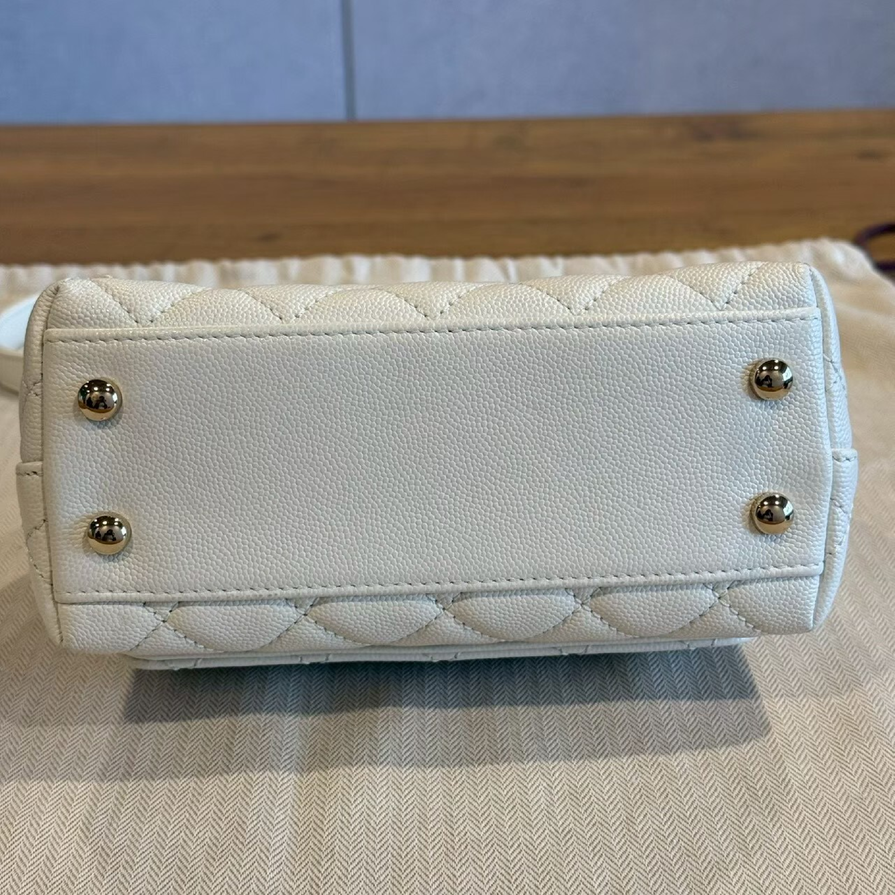 Coco Handle 19 White Handbag with Gold Hardware — view 8