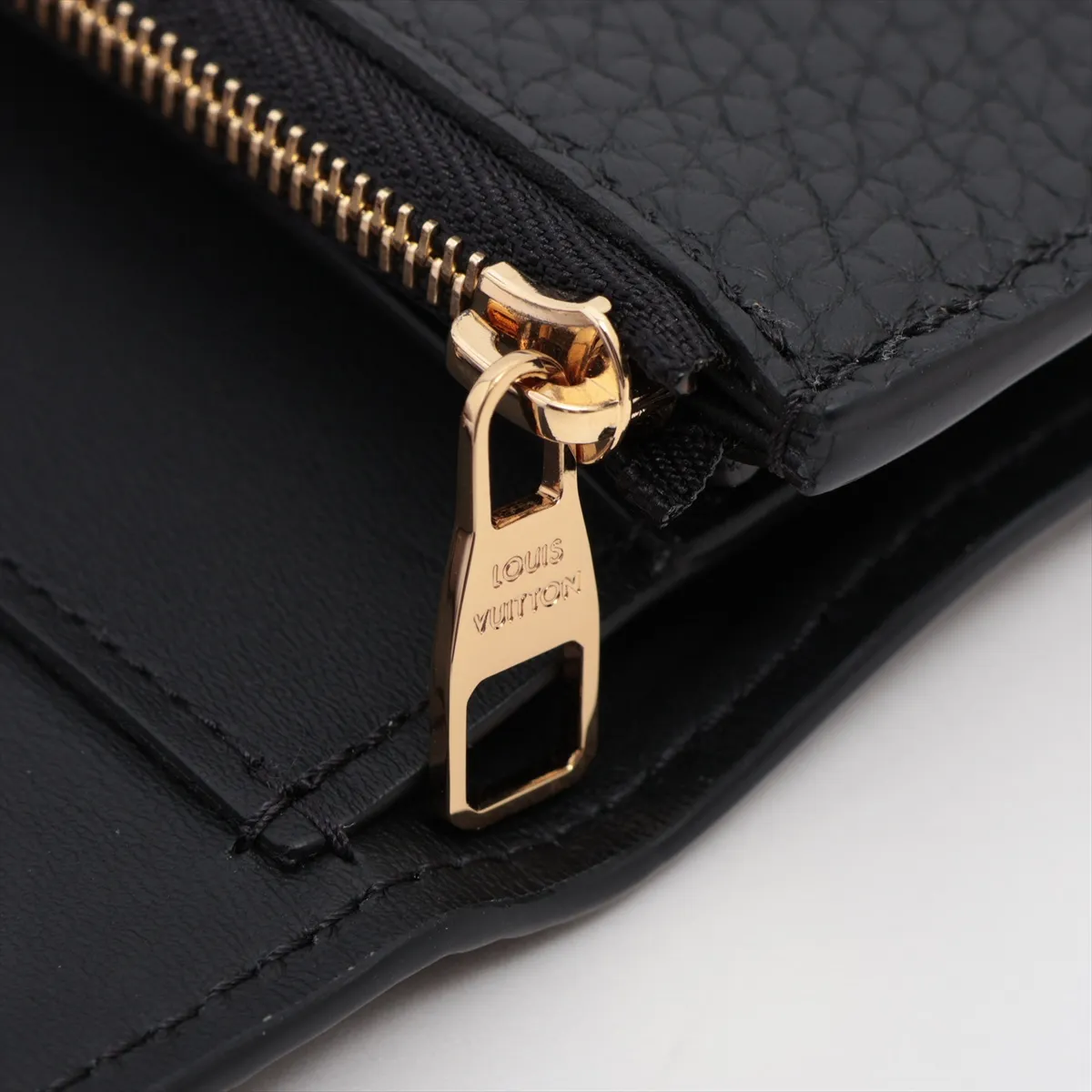 LV x TM Portefeuille Capucines Compact M22889 Black Compact Wallet. RFID ID not detected. Serial number unknown. — view 8