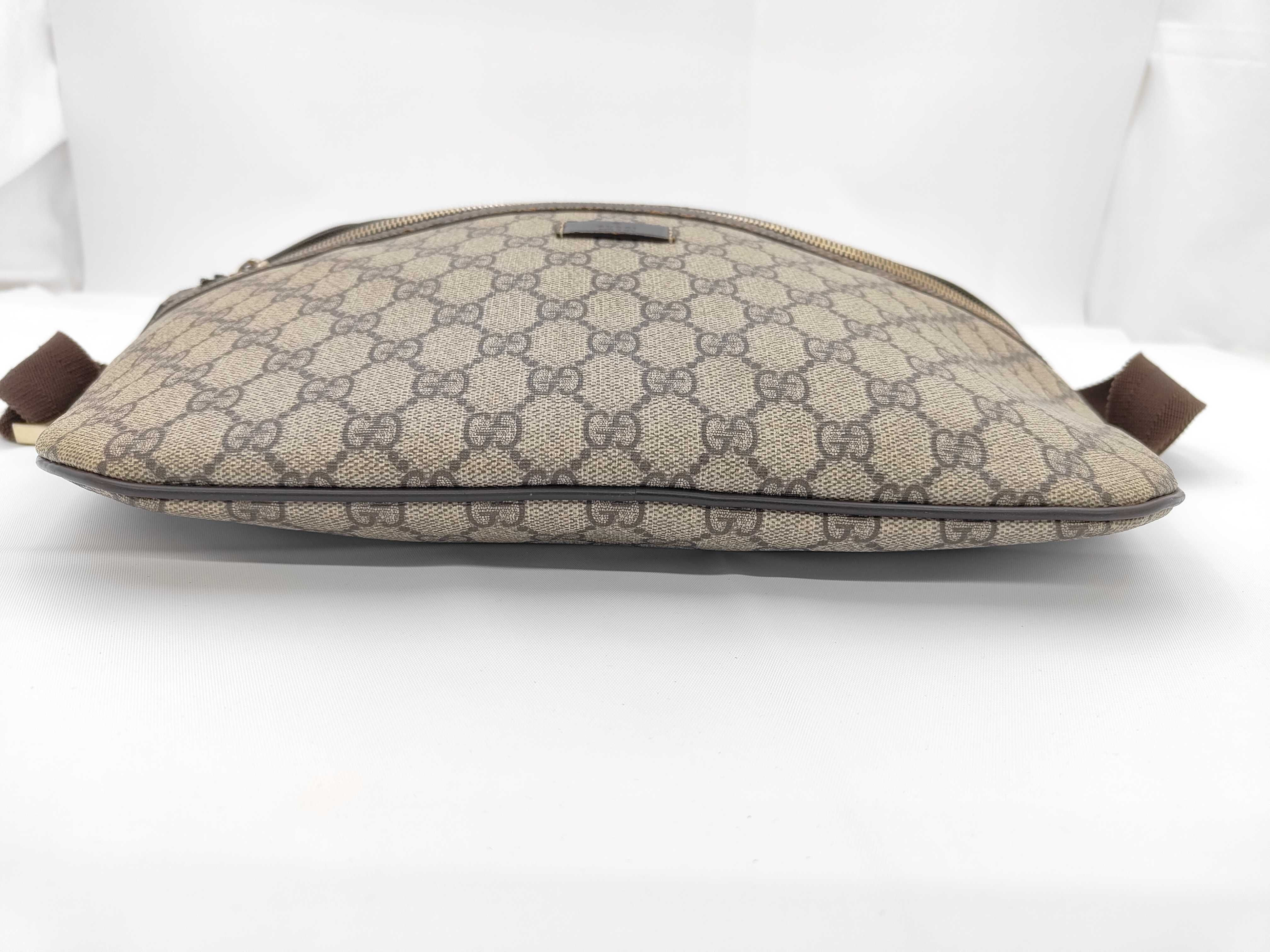GG Supreme Shoulder Bag — view 11