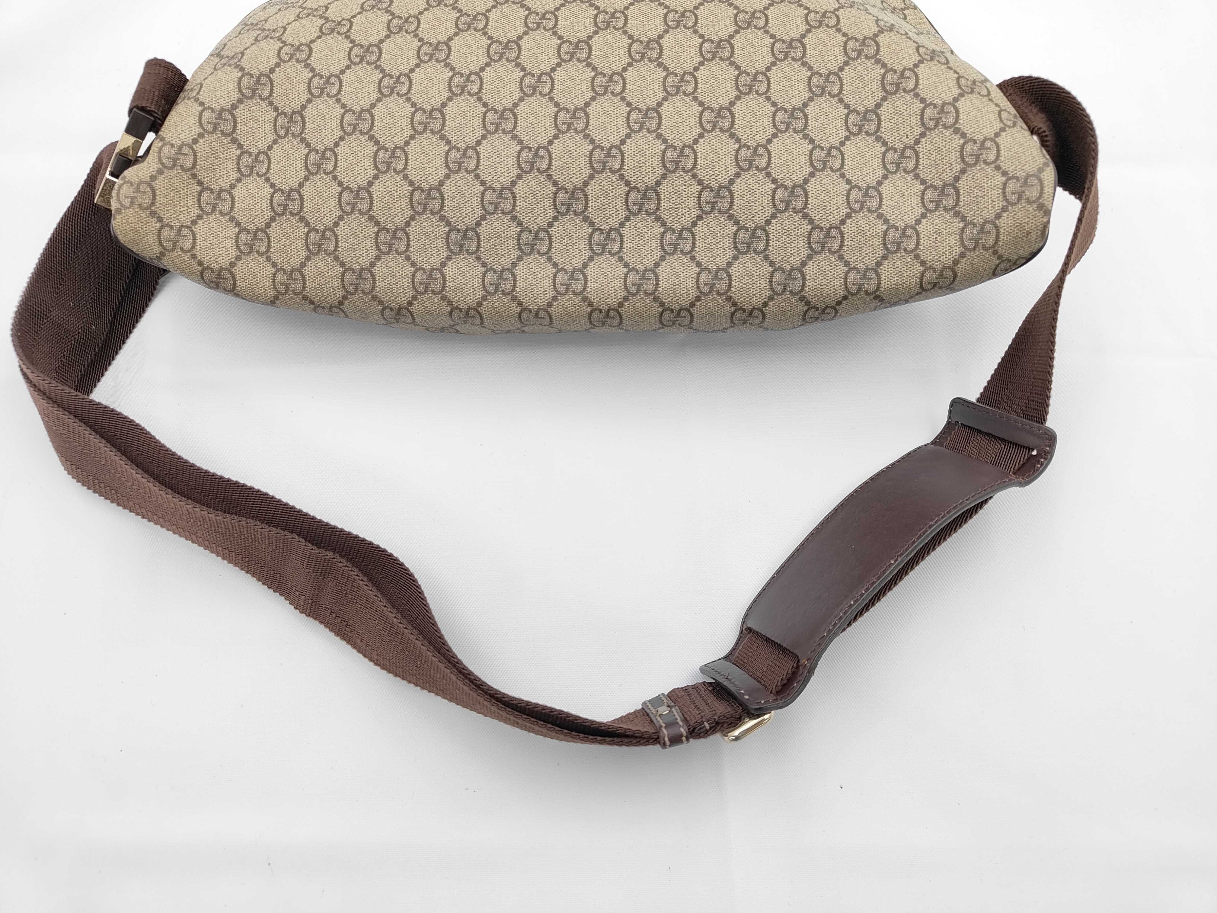 GG Supreme Shoulder Bag — view 3