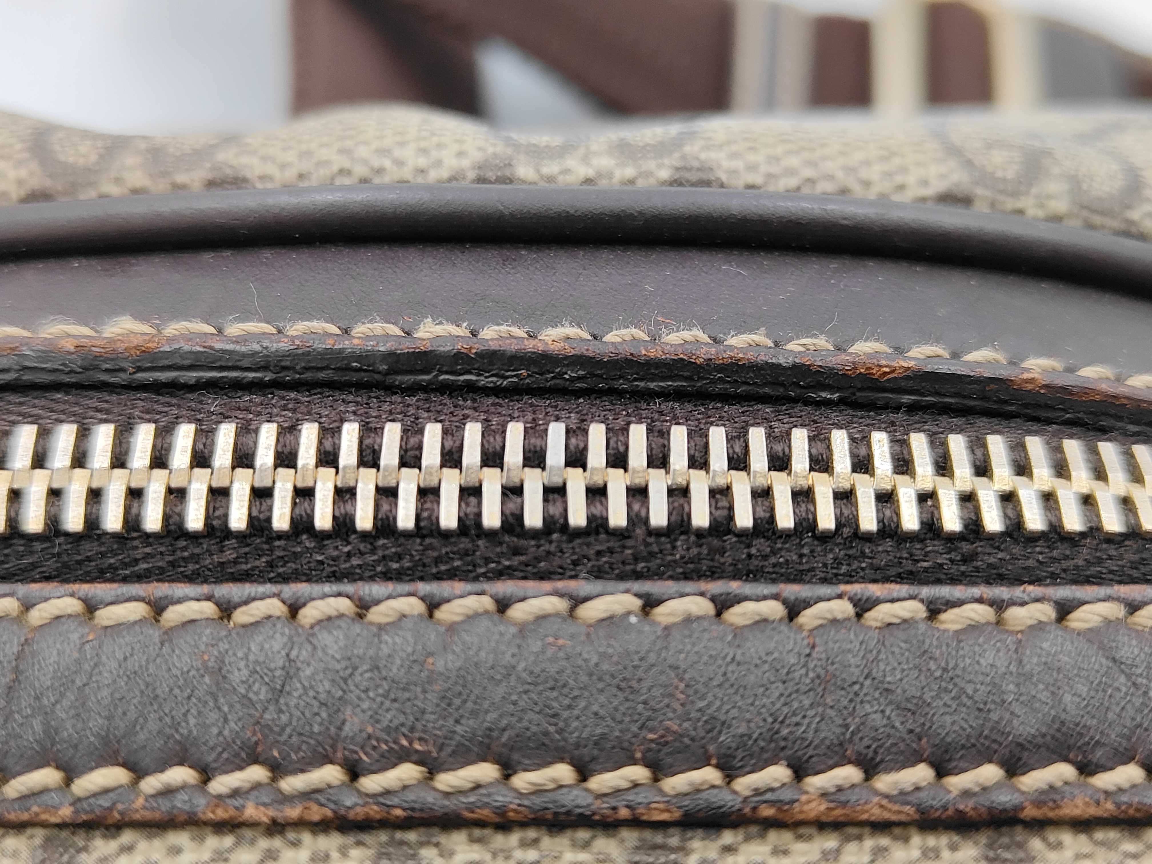 GG Supreme Shoulder Bag — view 5