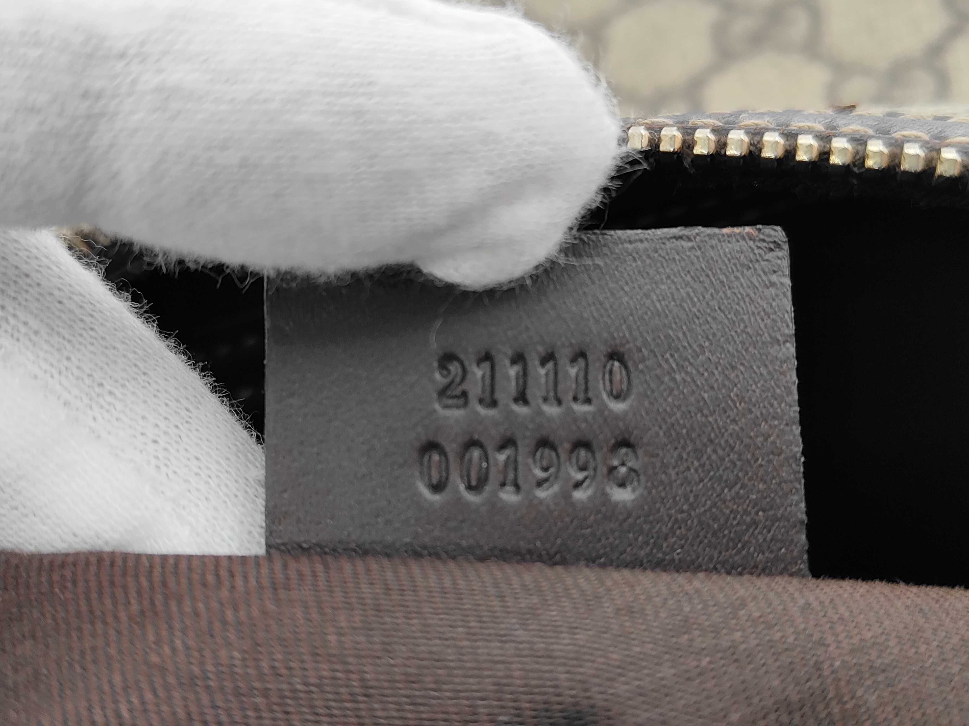GG Supreme Shoulder Bag — view 8