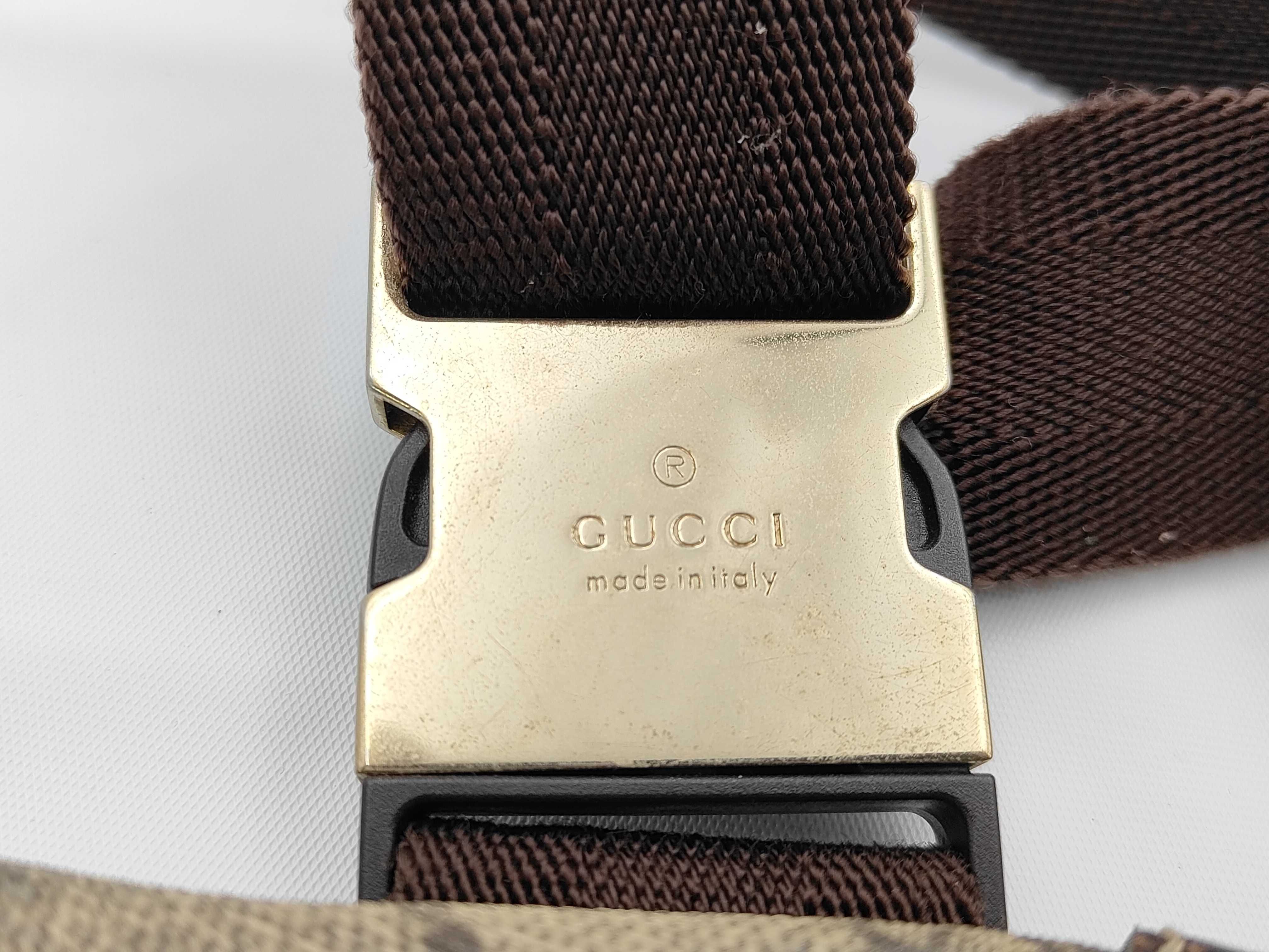 GG Supreme Shoulder Bag — view 9