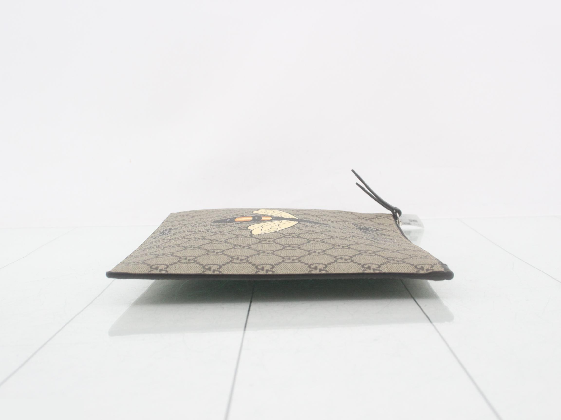 GG Supreme Bee Print Clutch Bag — view 3