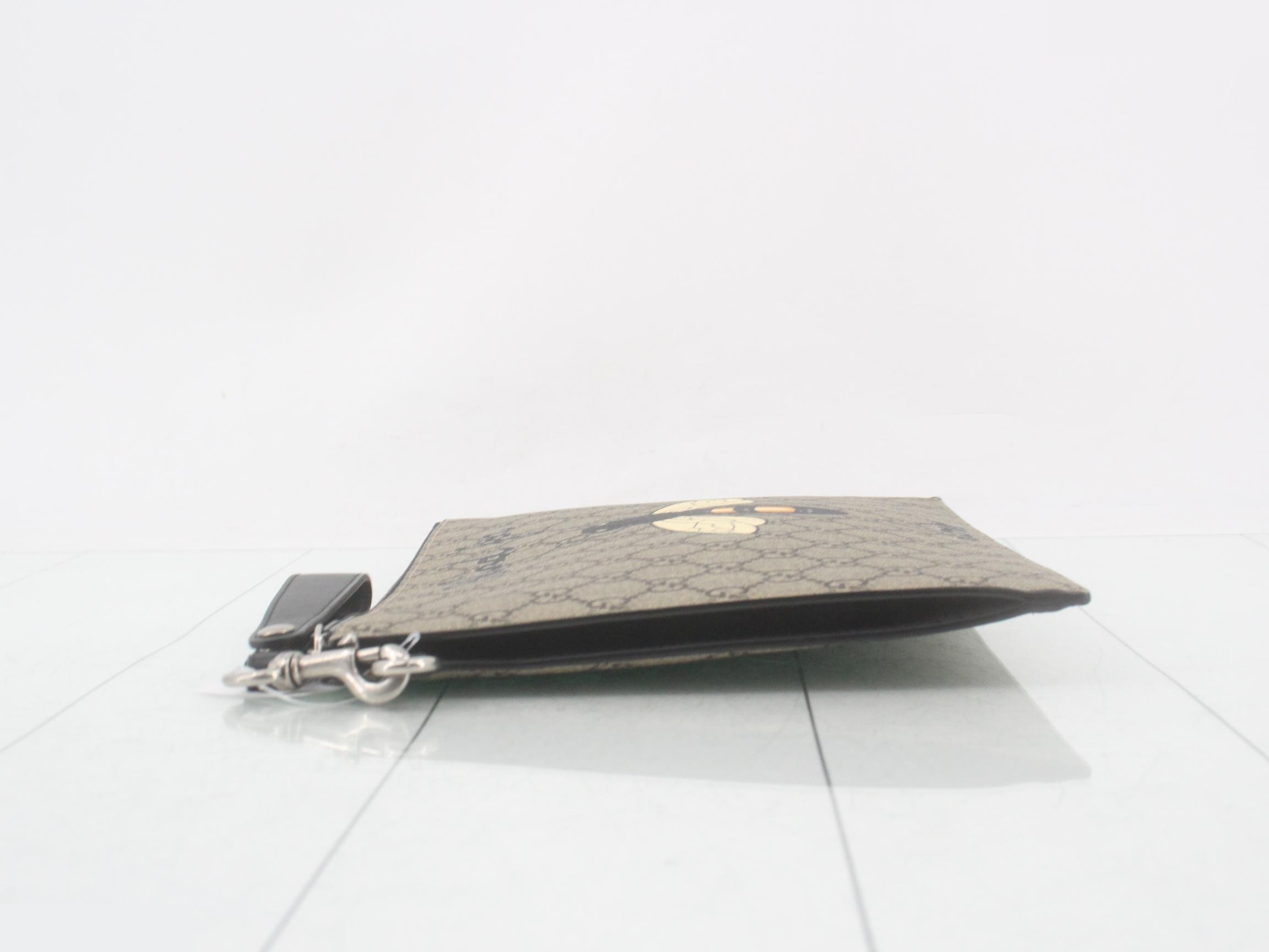 GG Supreme Bee Print Clutch Bag — view 4
