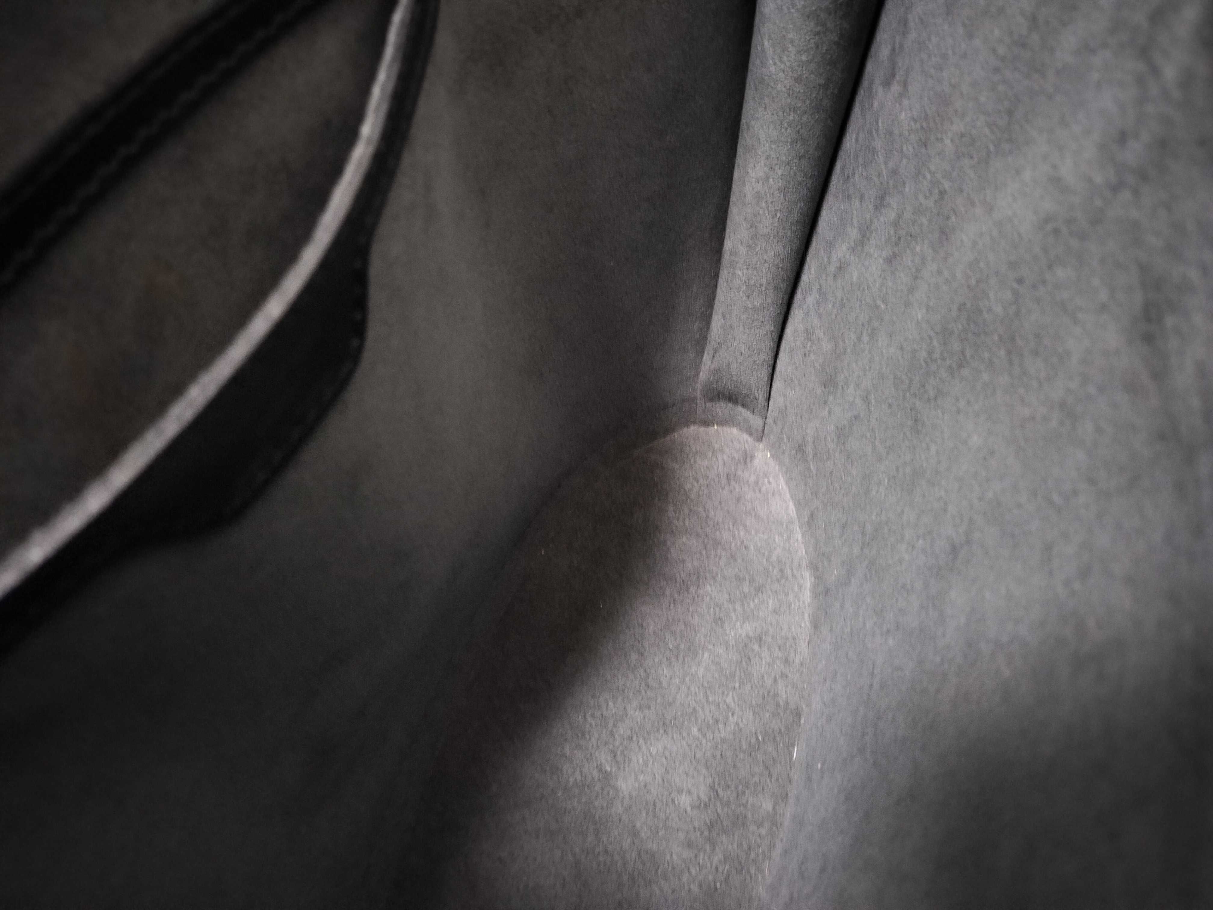 Epi Saint Jacques Black Handbag — view 14