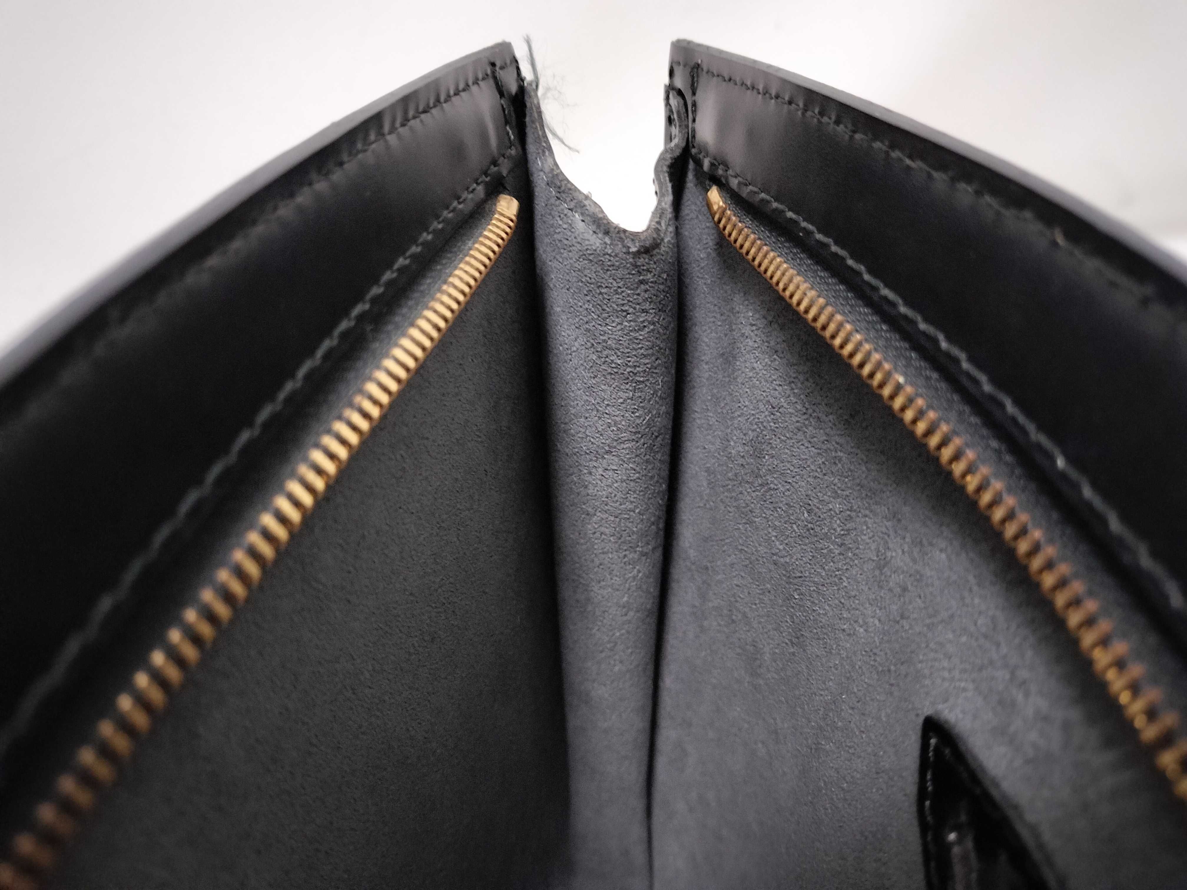 Epi Saint Jacques Black Handbag — view 9