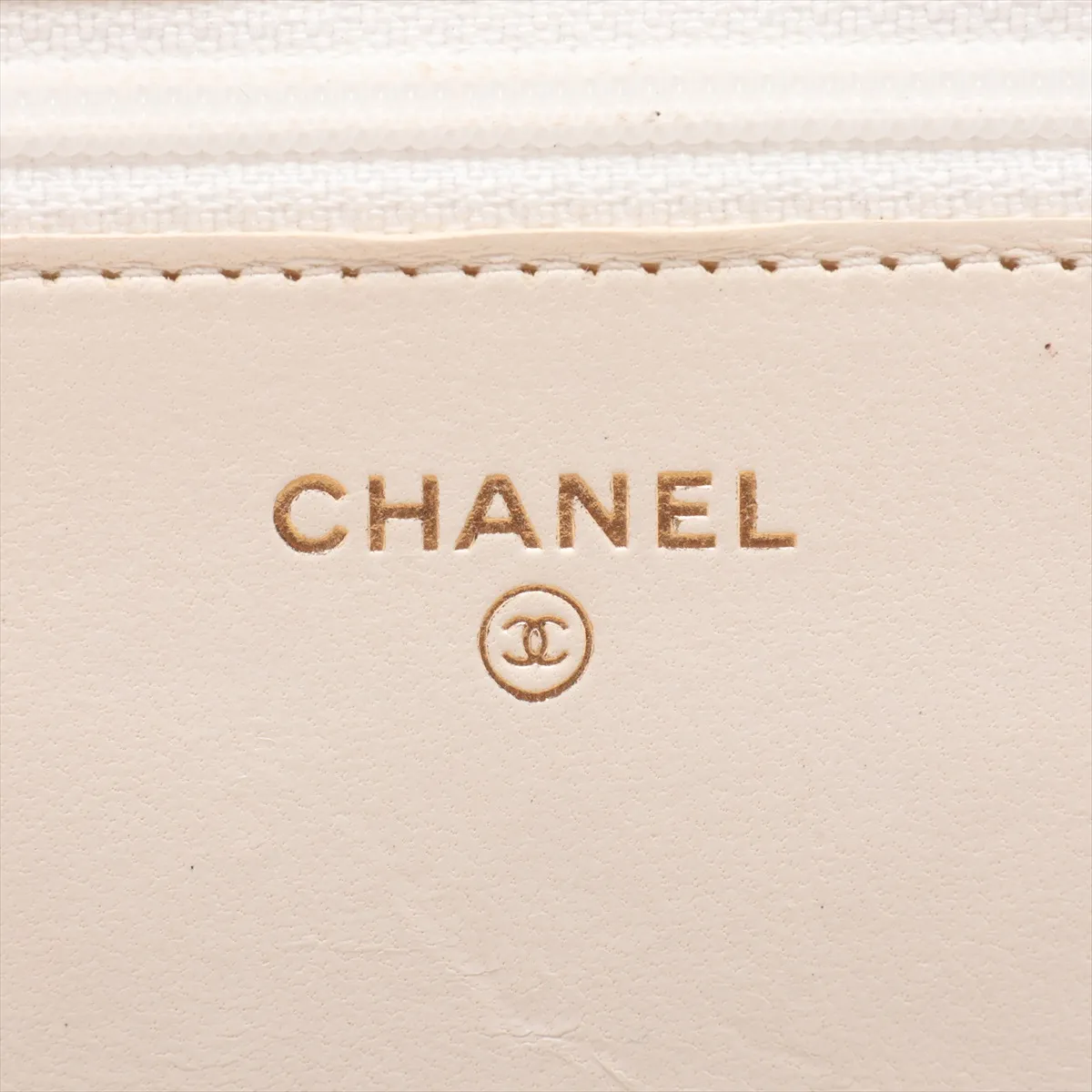 Matelassé Lambskin Chain Wallet, White with Gold Hardware, E186NLX4, Random Plate — view 9
