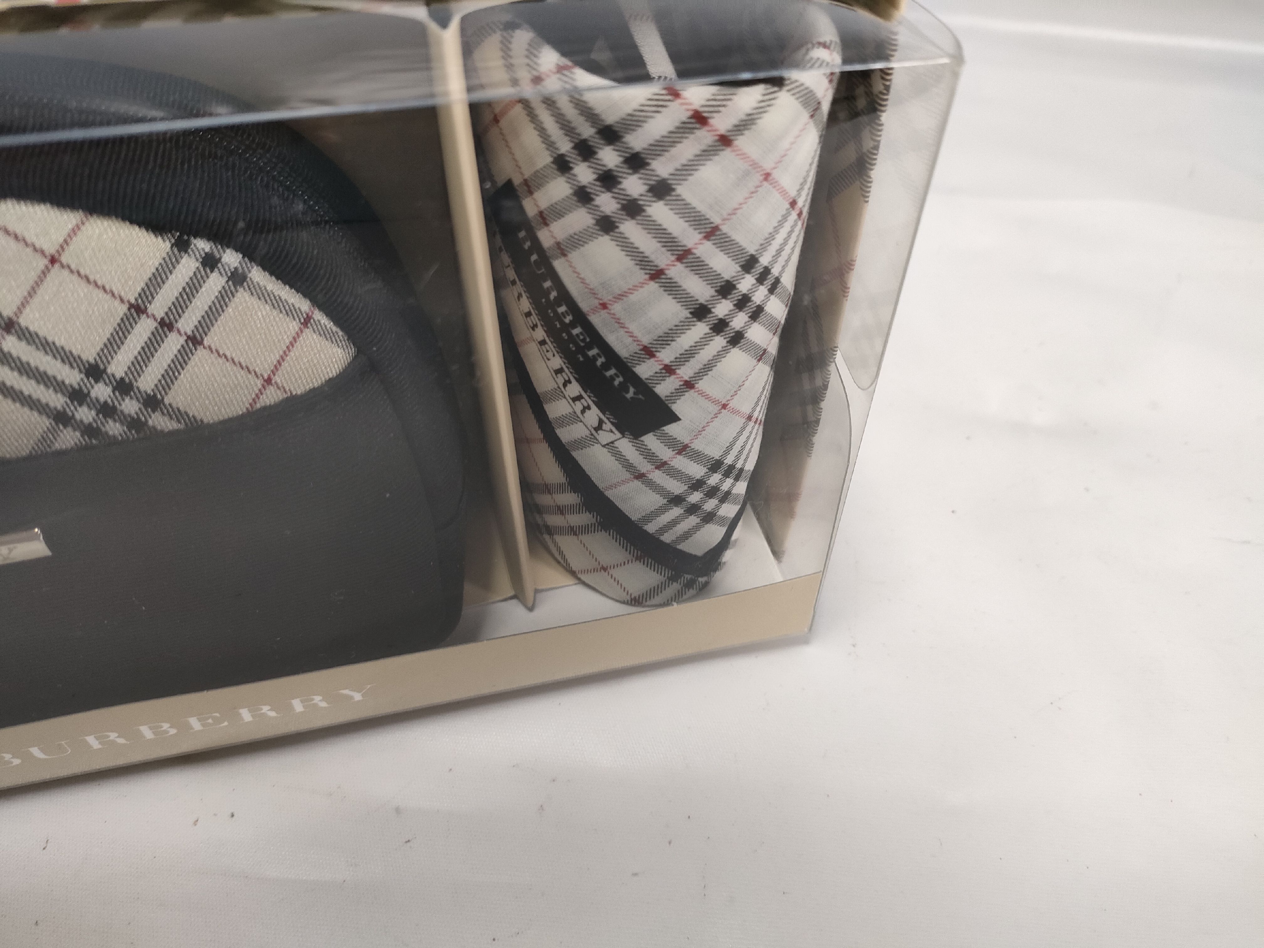 Unused Pouch Set Gift — view 6