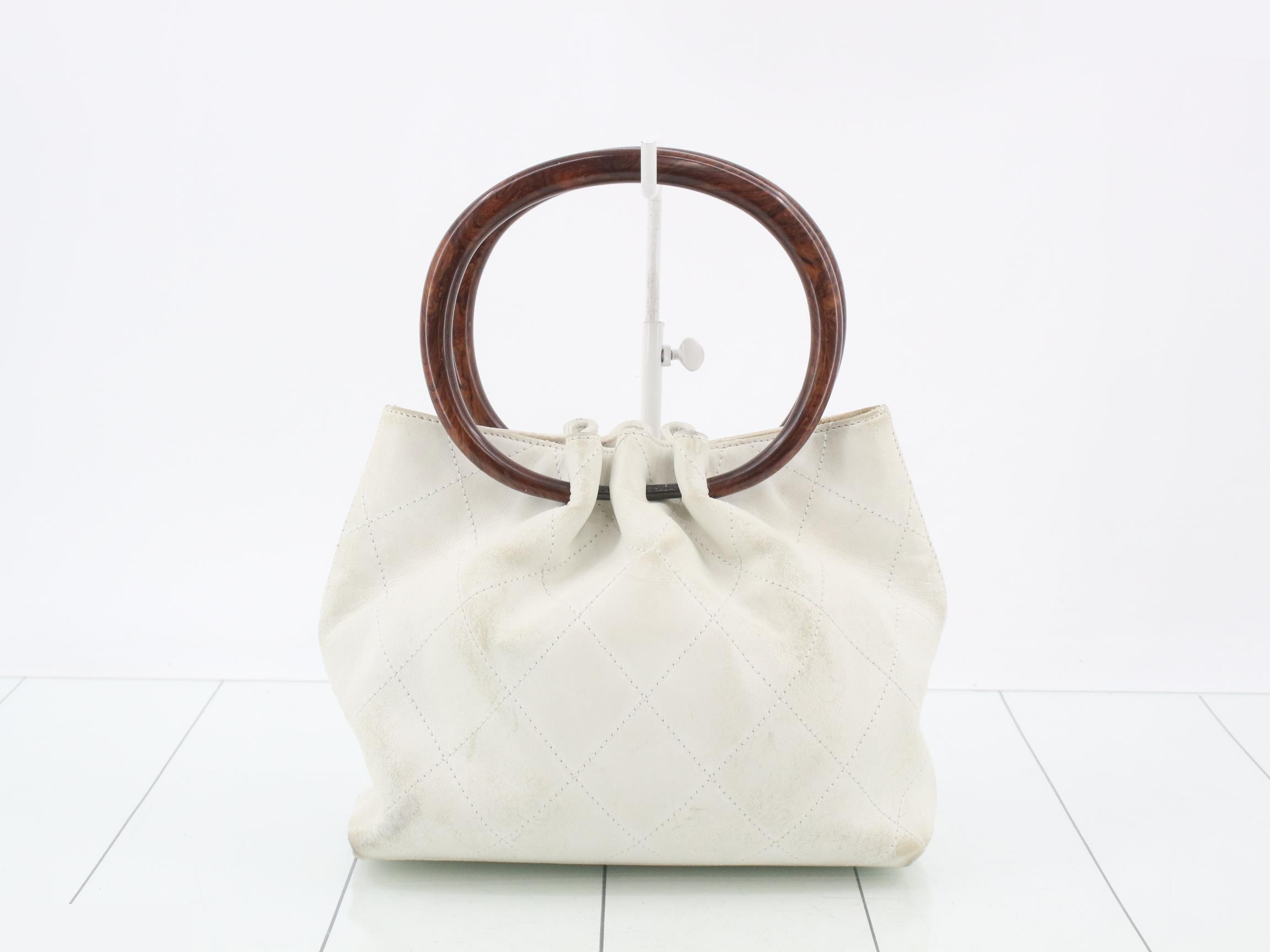Matelassé handbag, leather, gold hardware, white, wood handle. — view 2