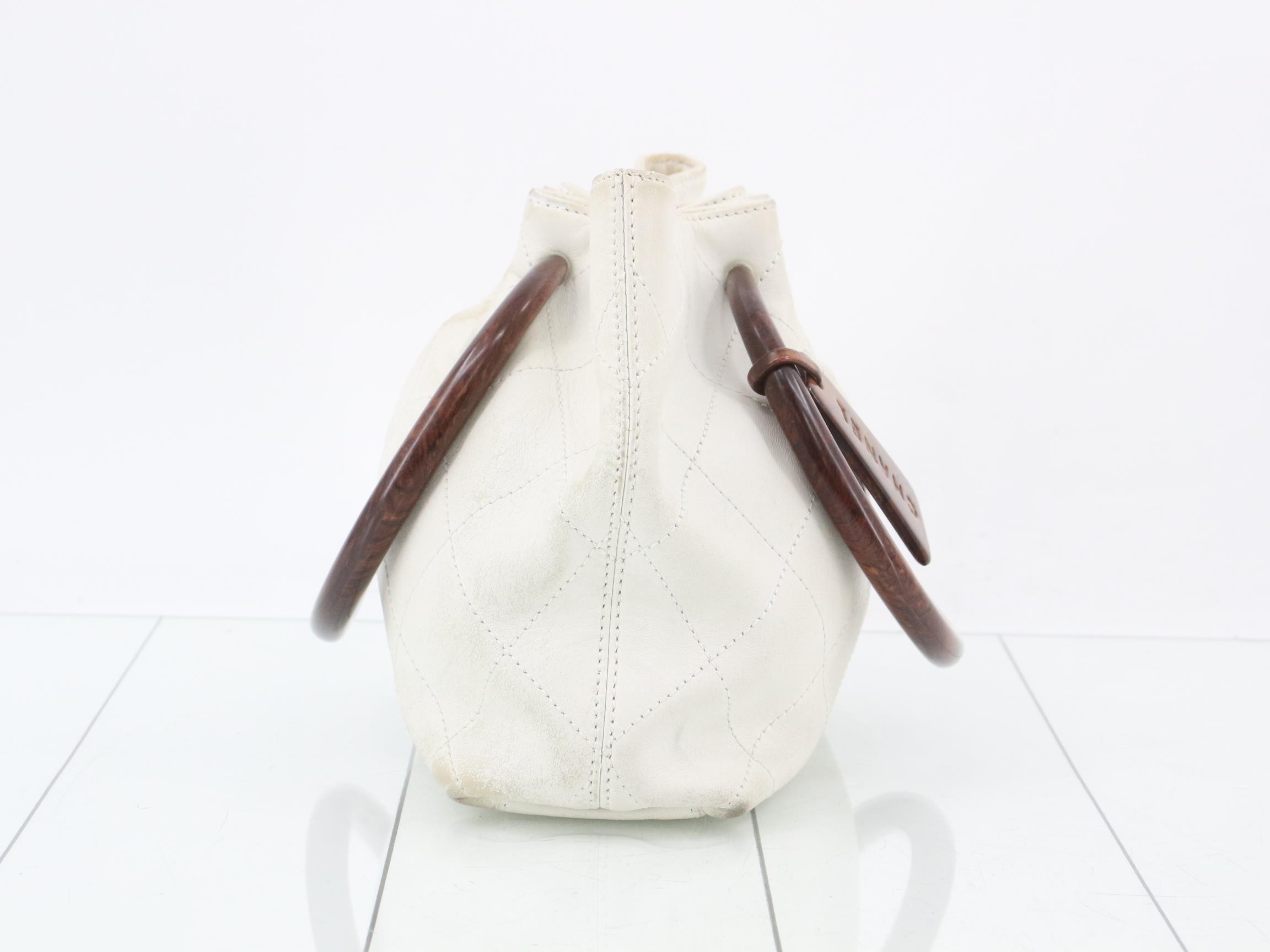 Matelassé handbag, leather, gold hardware, white, wood handle. — view 4
