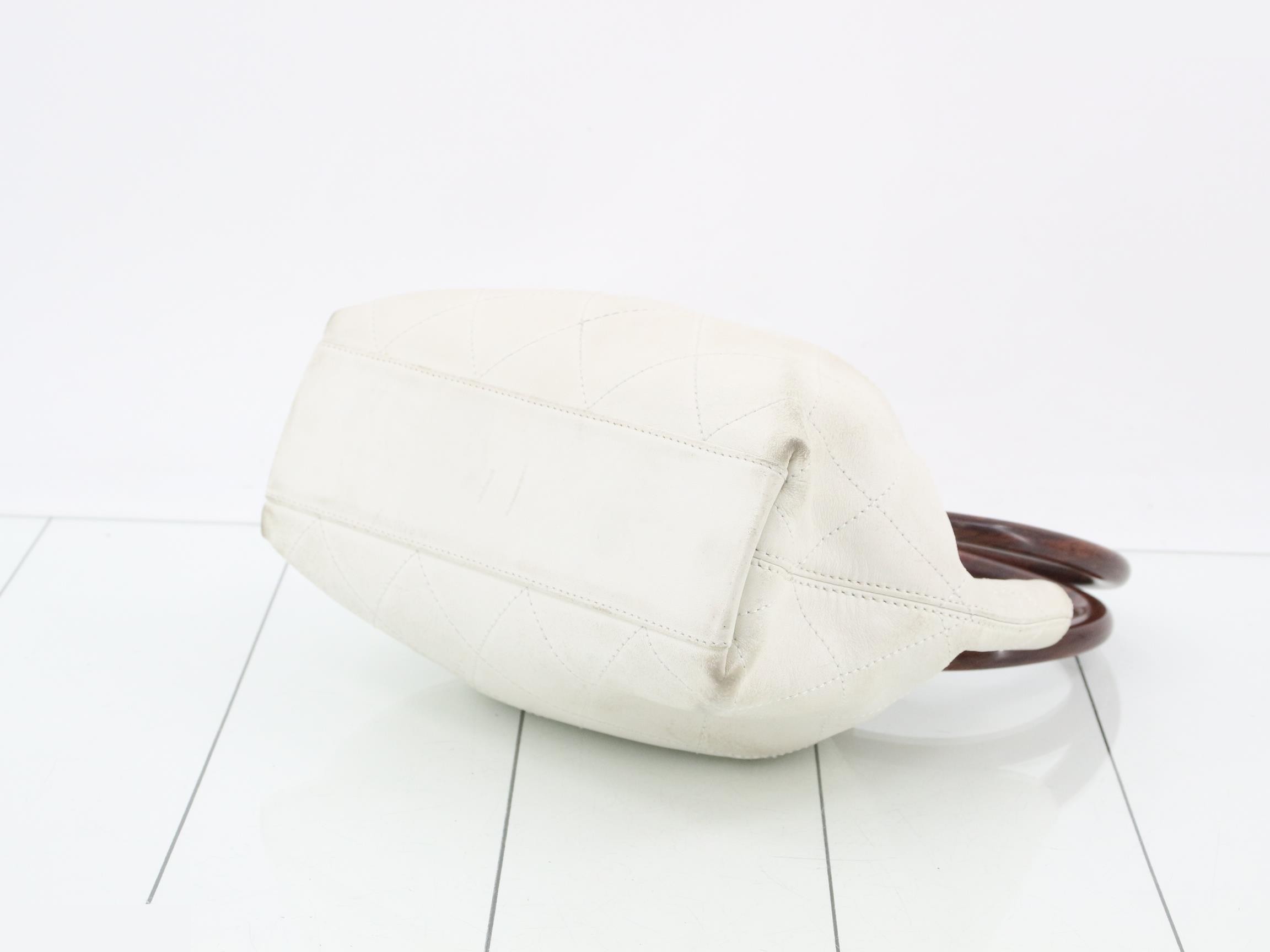 Matelassé handbag, leather, gold hardware, white, wood handle. — view 6