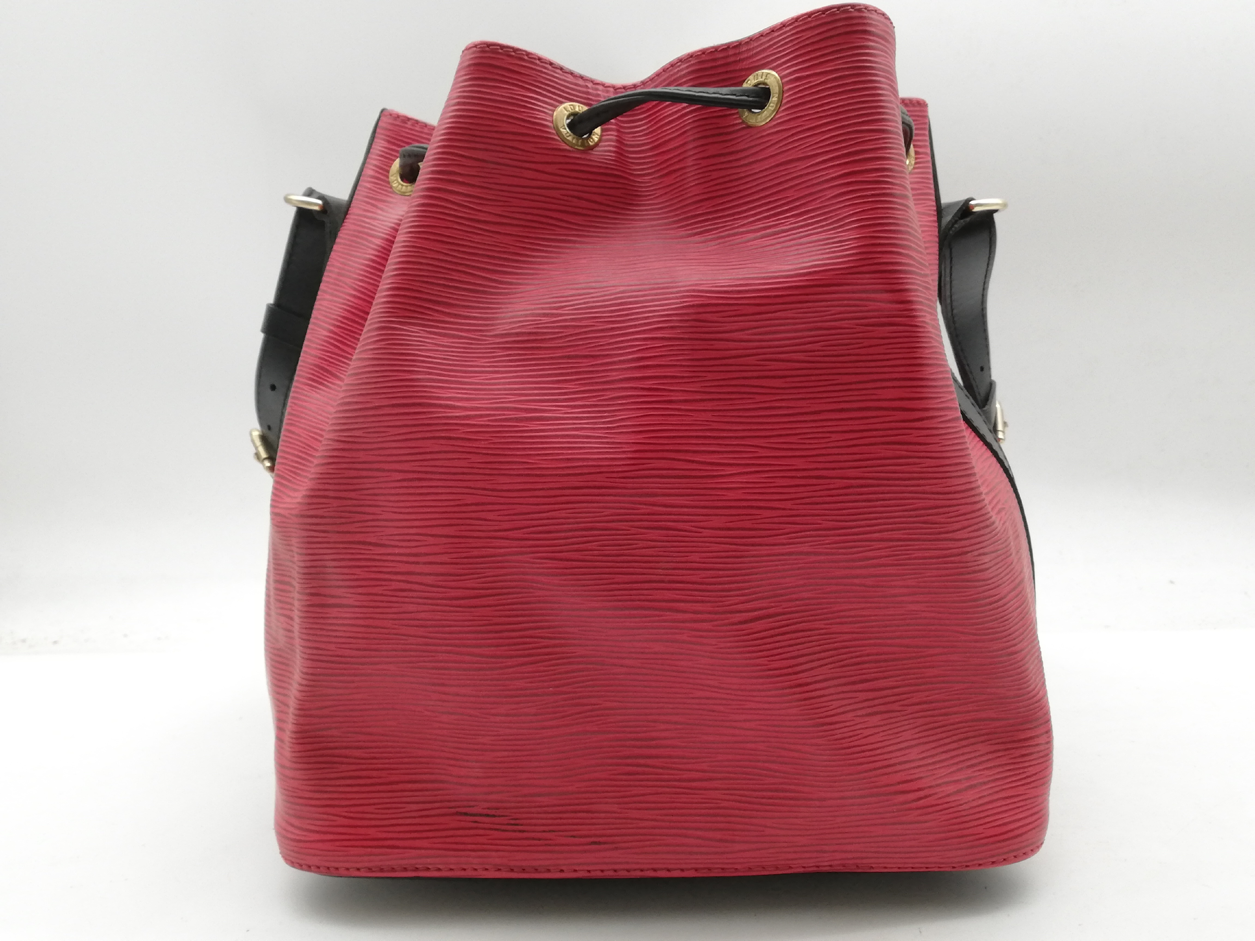 Epi Petit Noé M44172 Shoulder Bag — view 2