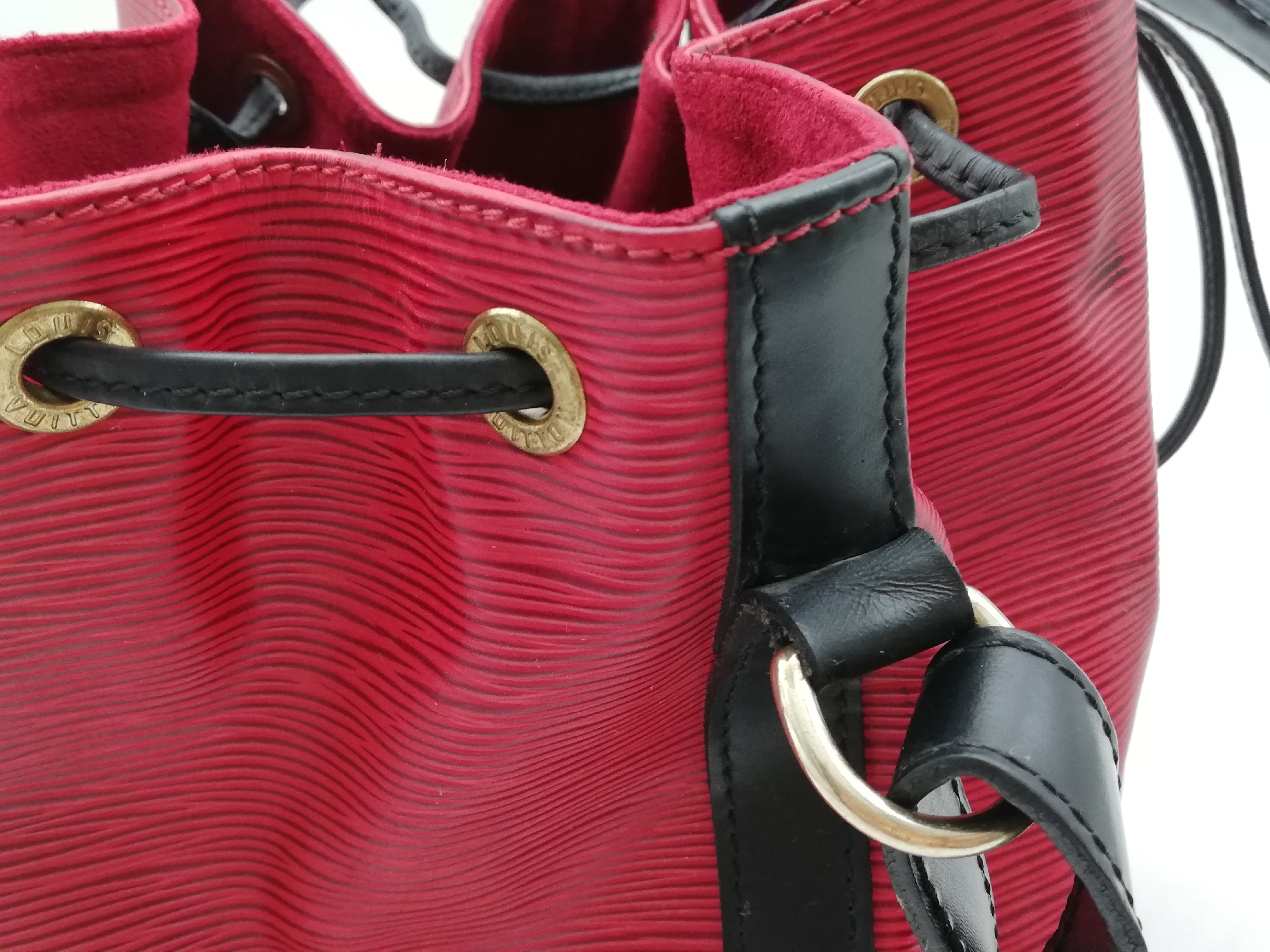 Epi Petit Noé M44172 Shoulder Bag — view 11