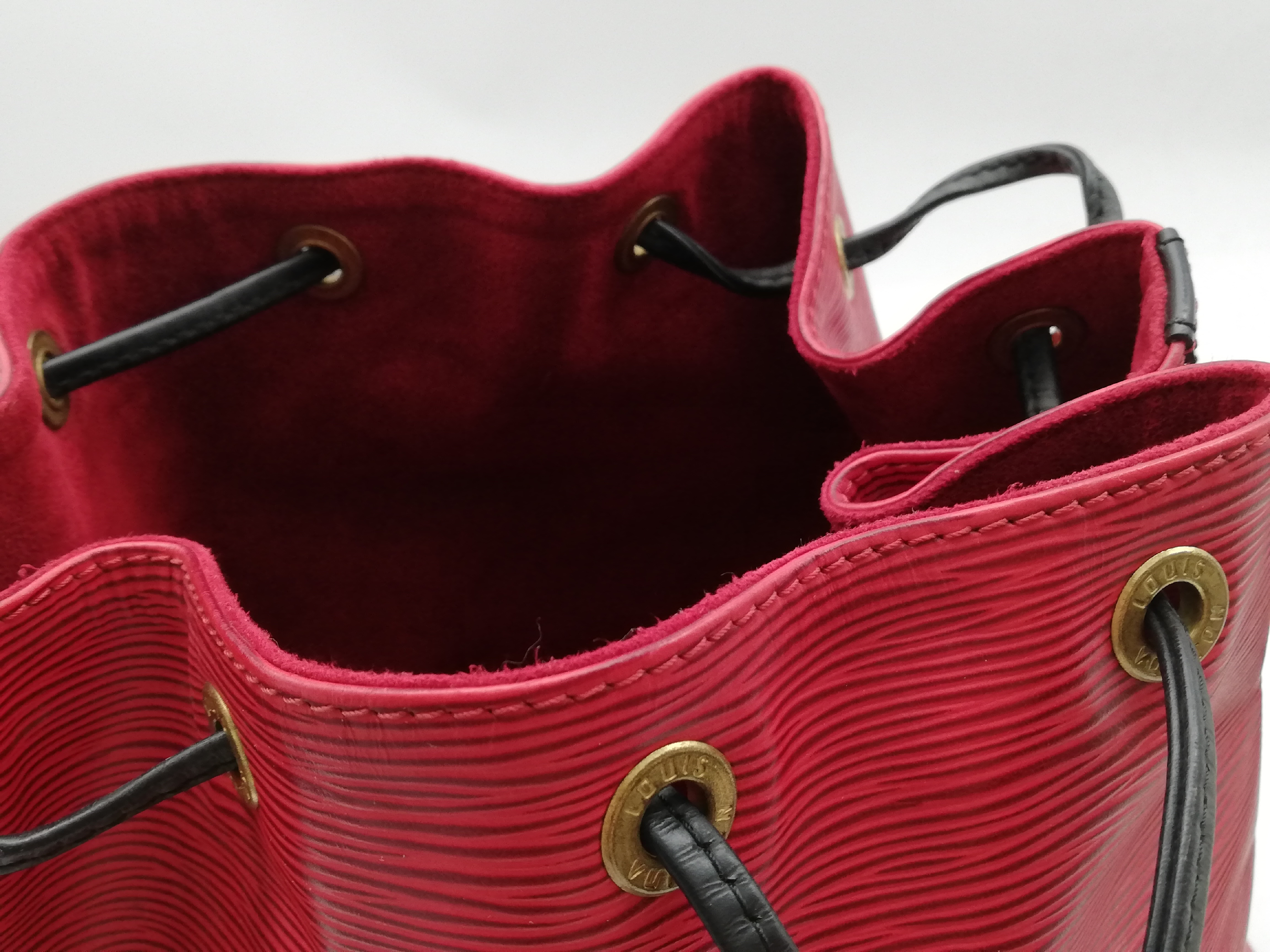 Epi Petit Noé M44172 Shoulder Bag — view 14