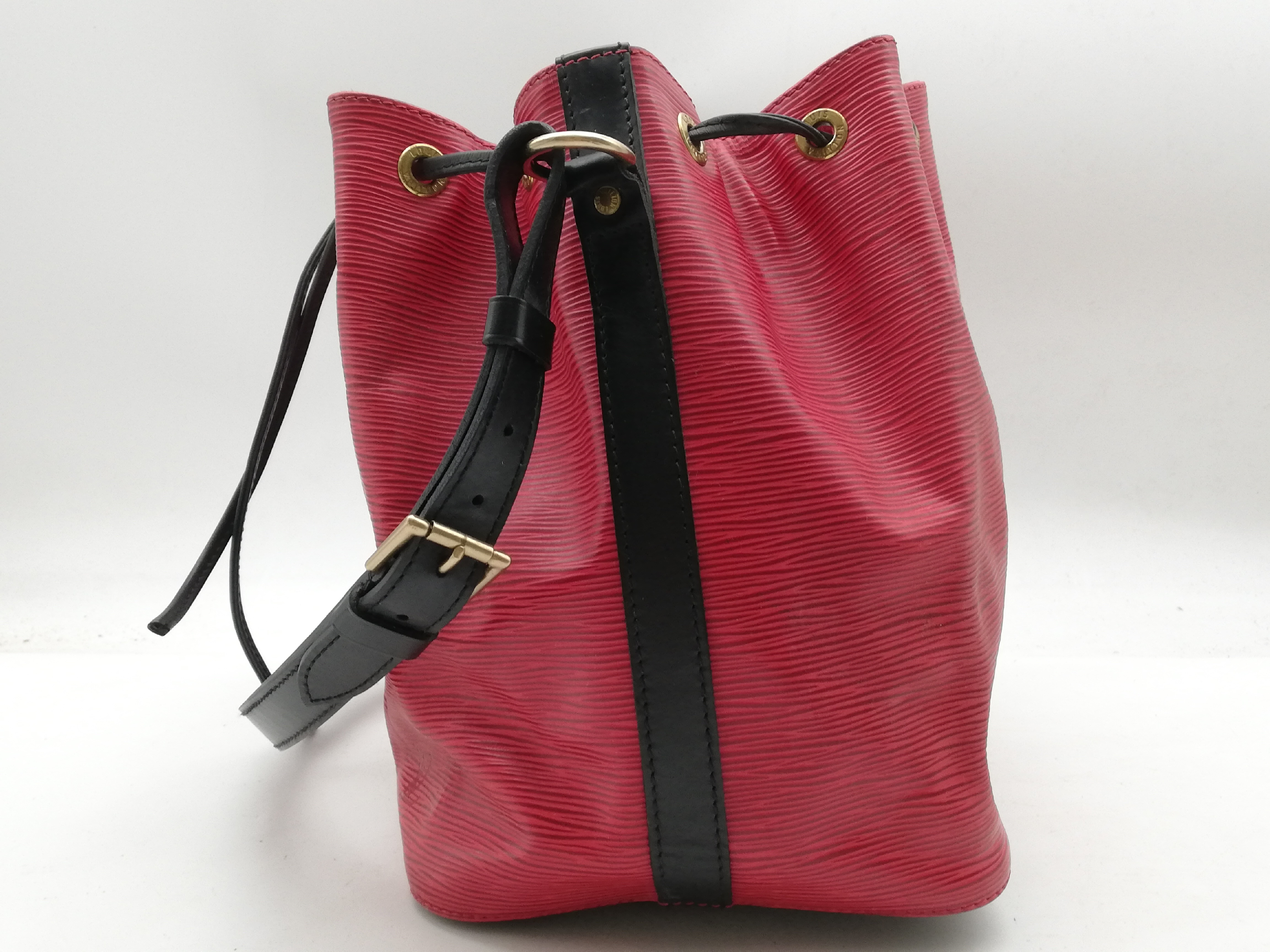 Epi Petit Noé M44172 Shoulder Bag — view 3