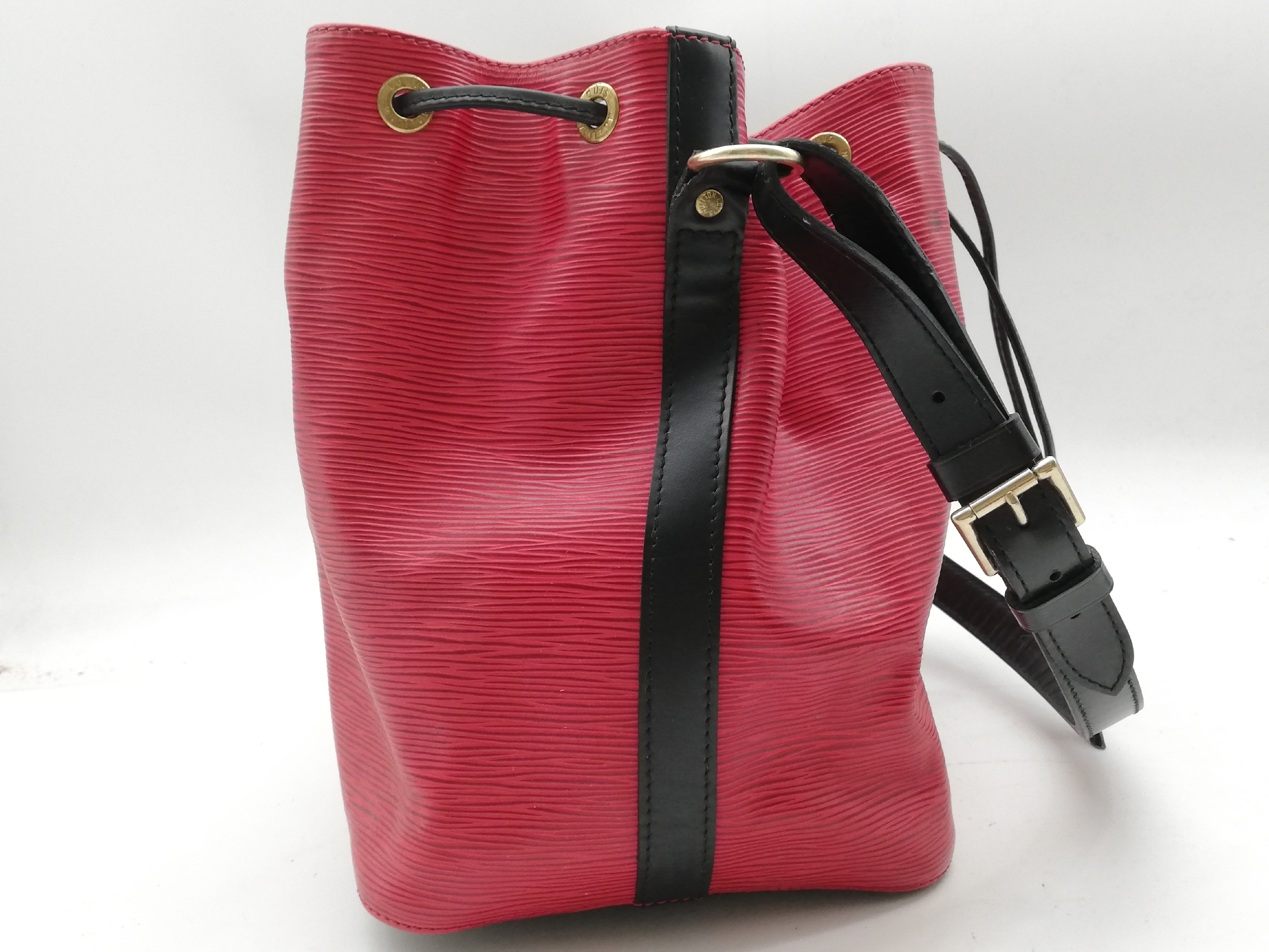 Epi Petit Noé M44172 Shoulder Bag — view 4