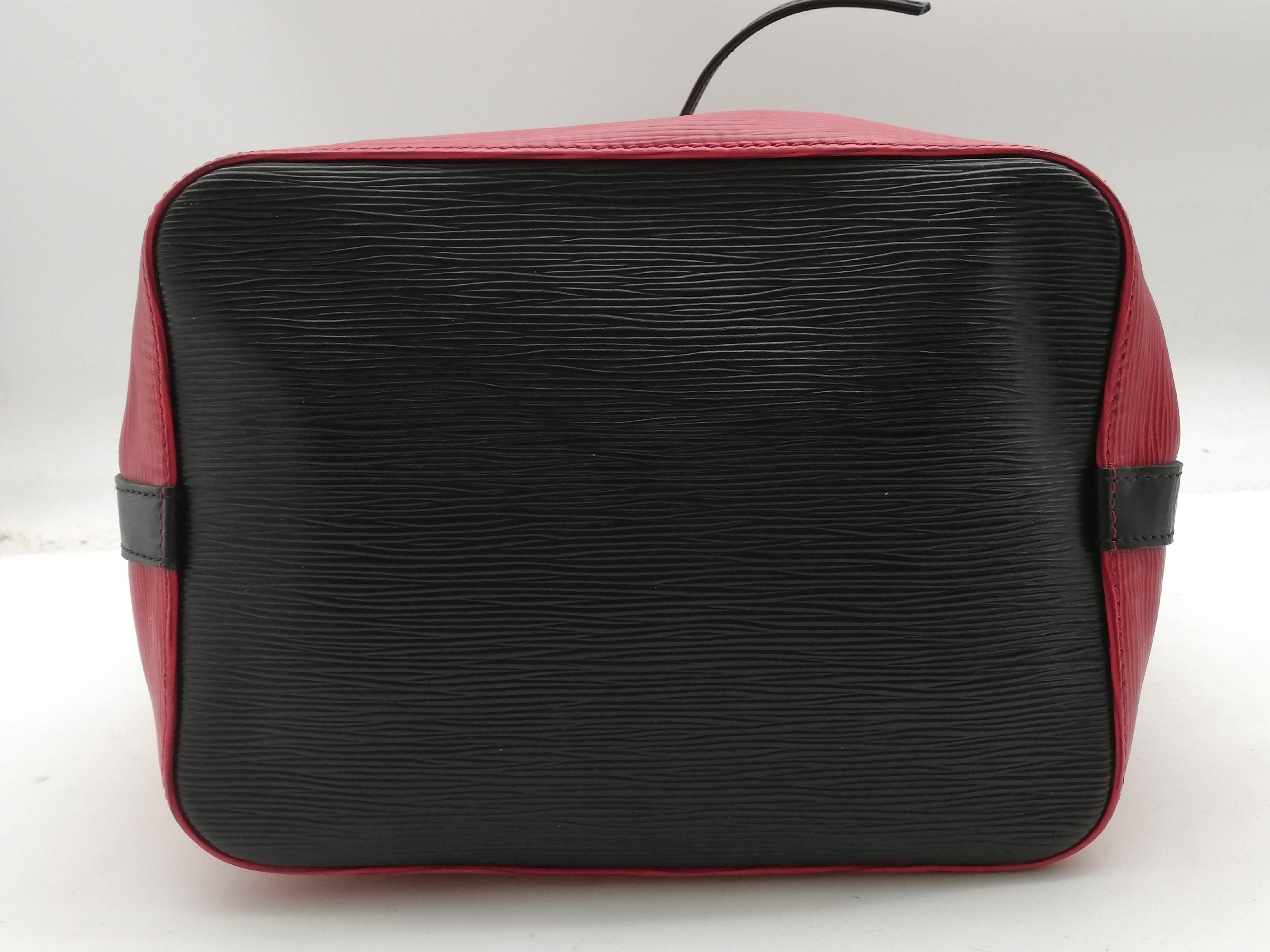 Epi Petit Noé M44172 Shoulder Bag — view 5