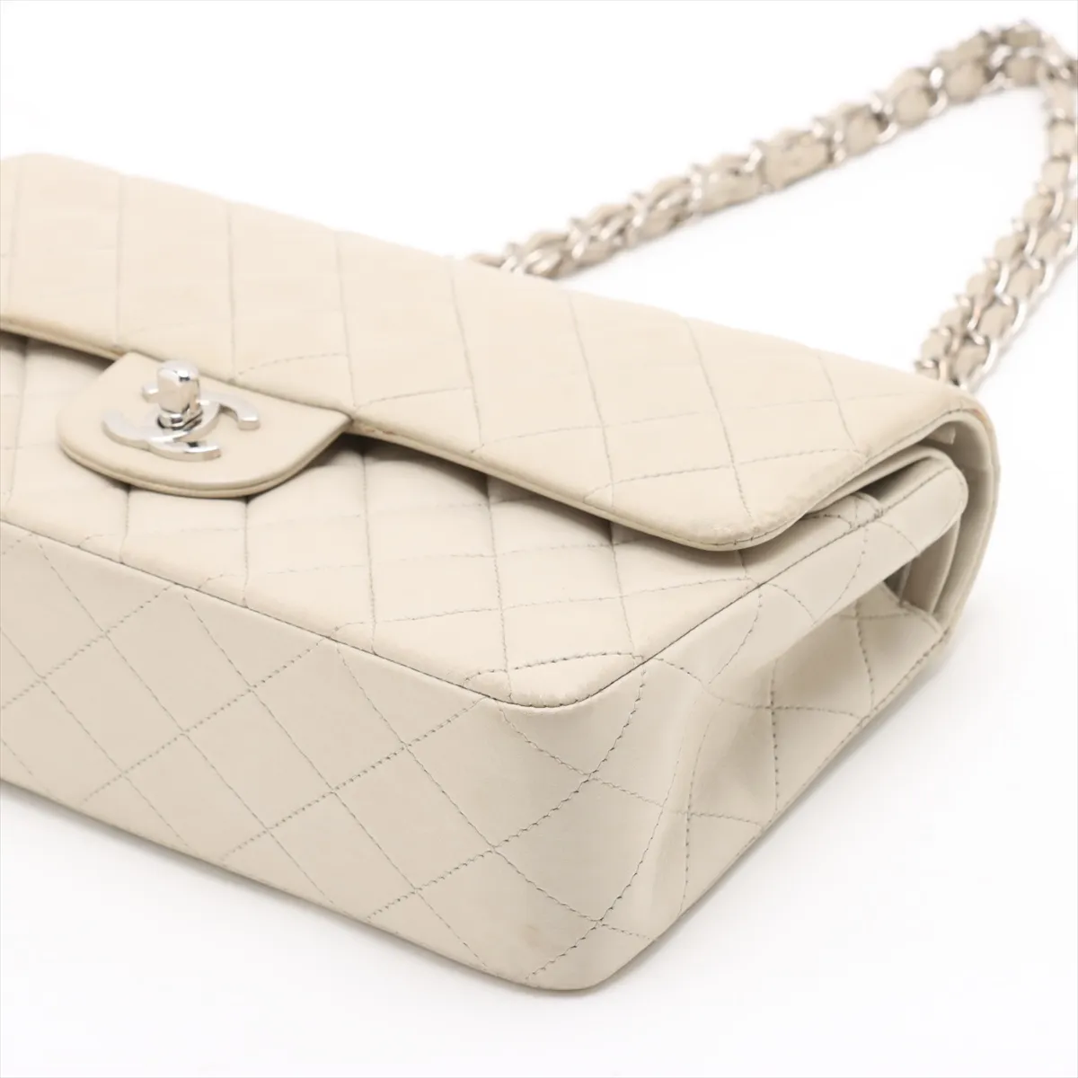 Matelasse 25 Lambskin Double Flap Double Chain Bag Beige Silver Hardware 6083700 6th Series A01112 — view 3