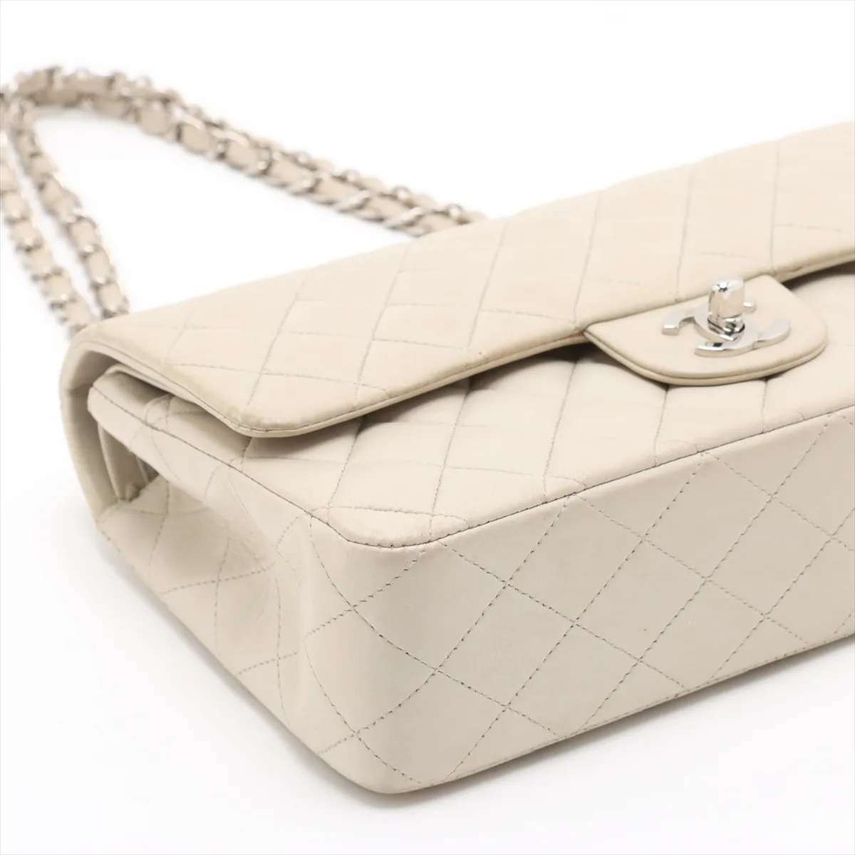 Matelasse 25 Lambskin Double Flap Double Chain Bag Beige Silver Hardware 6083700 6th Series A01112 — view 4