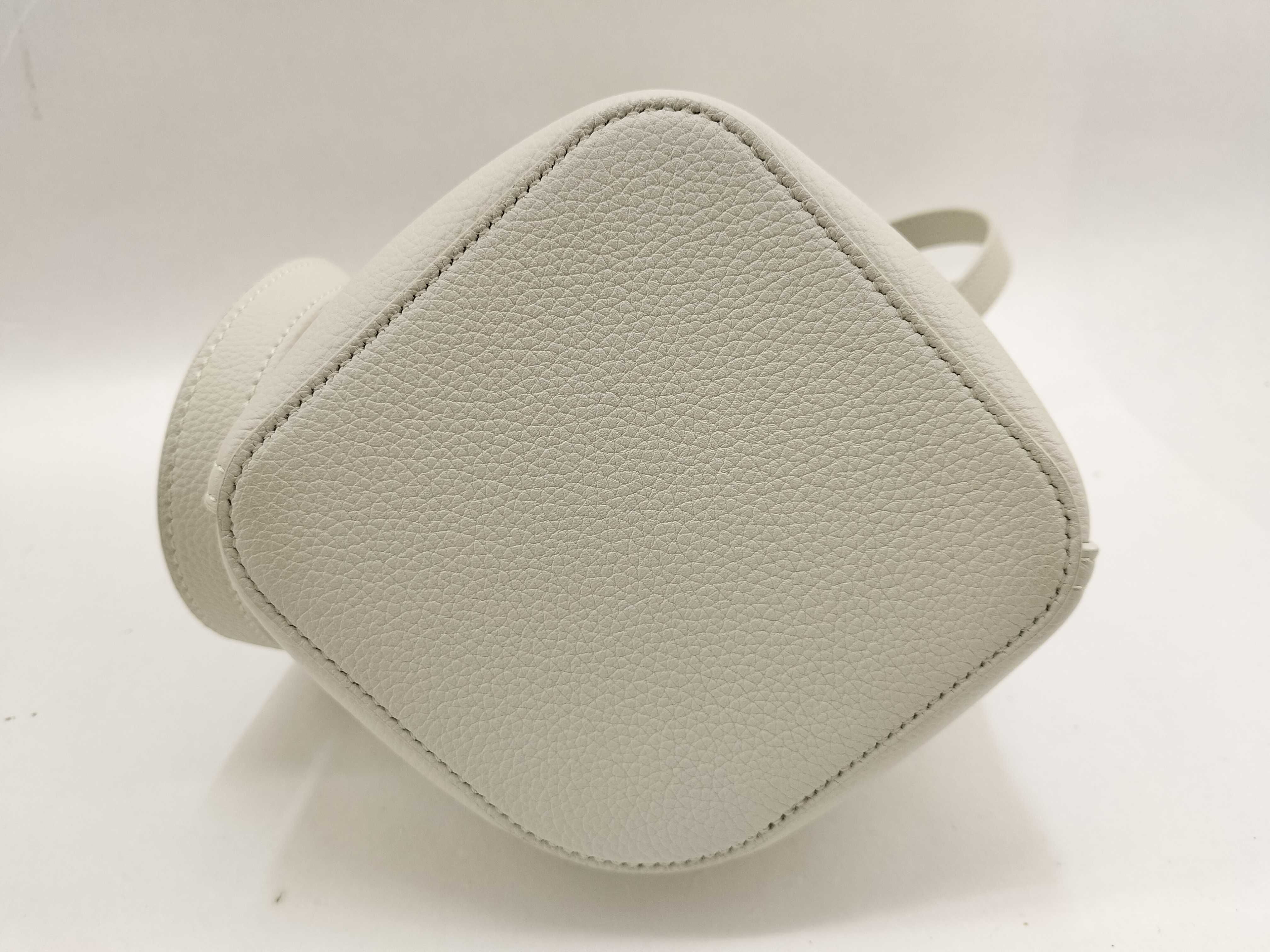 Pebble Bucket Chain Shoulder Bag (Unused) — view 4