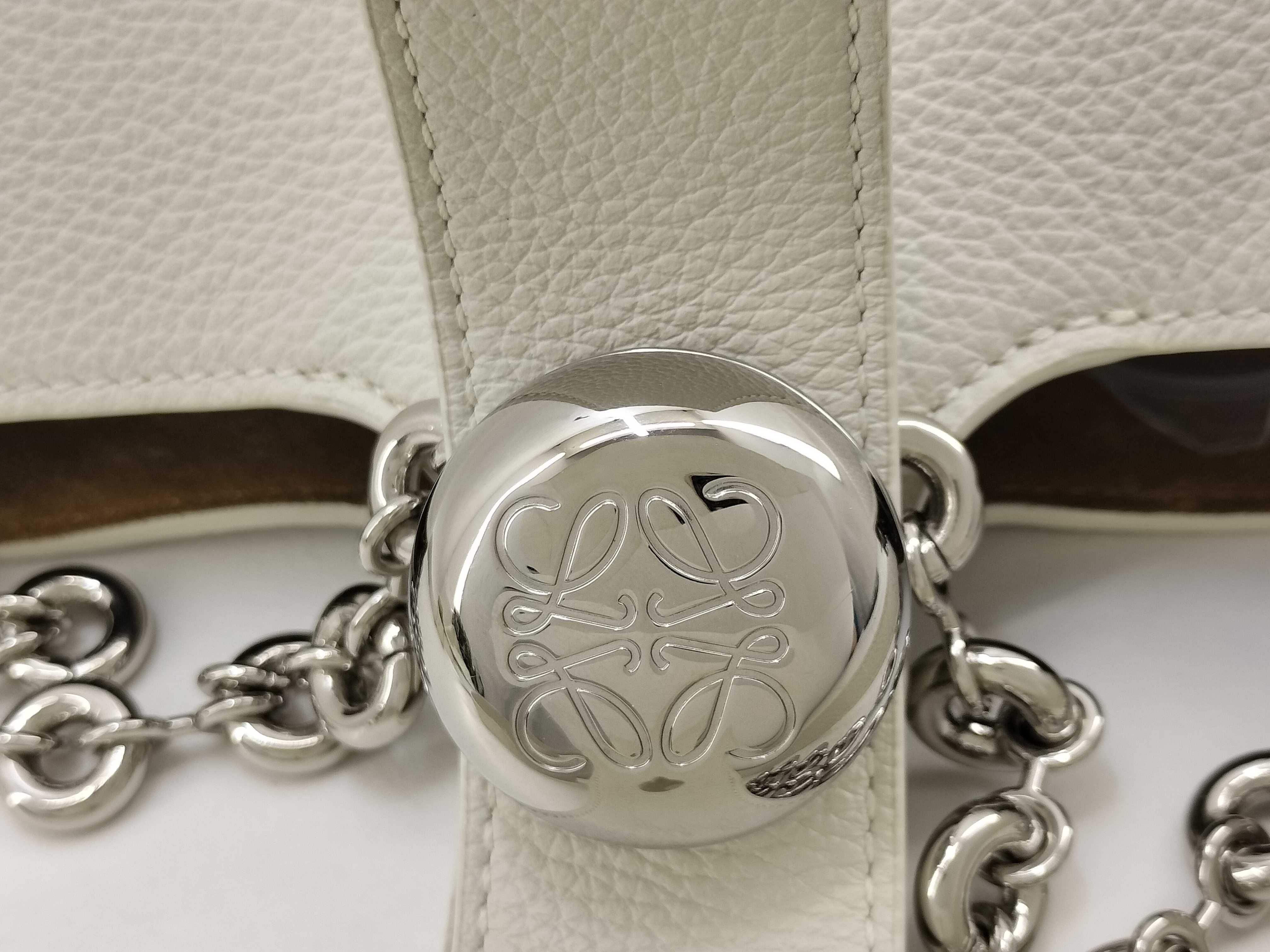 Pebble Bucket Chain Shoulder Bag (Unused) — view 7