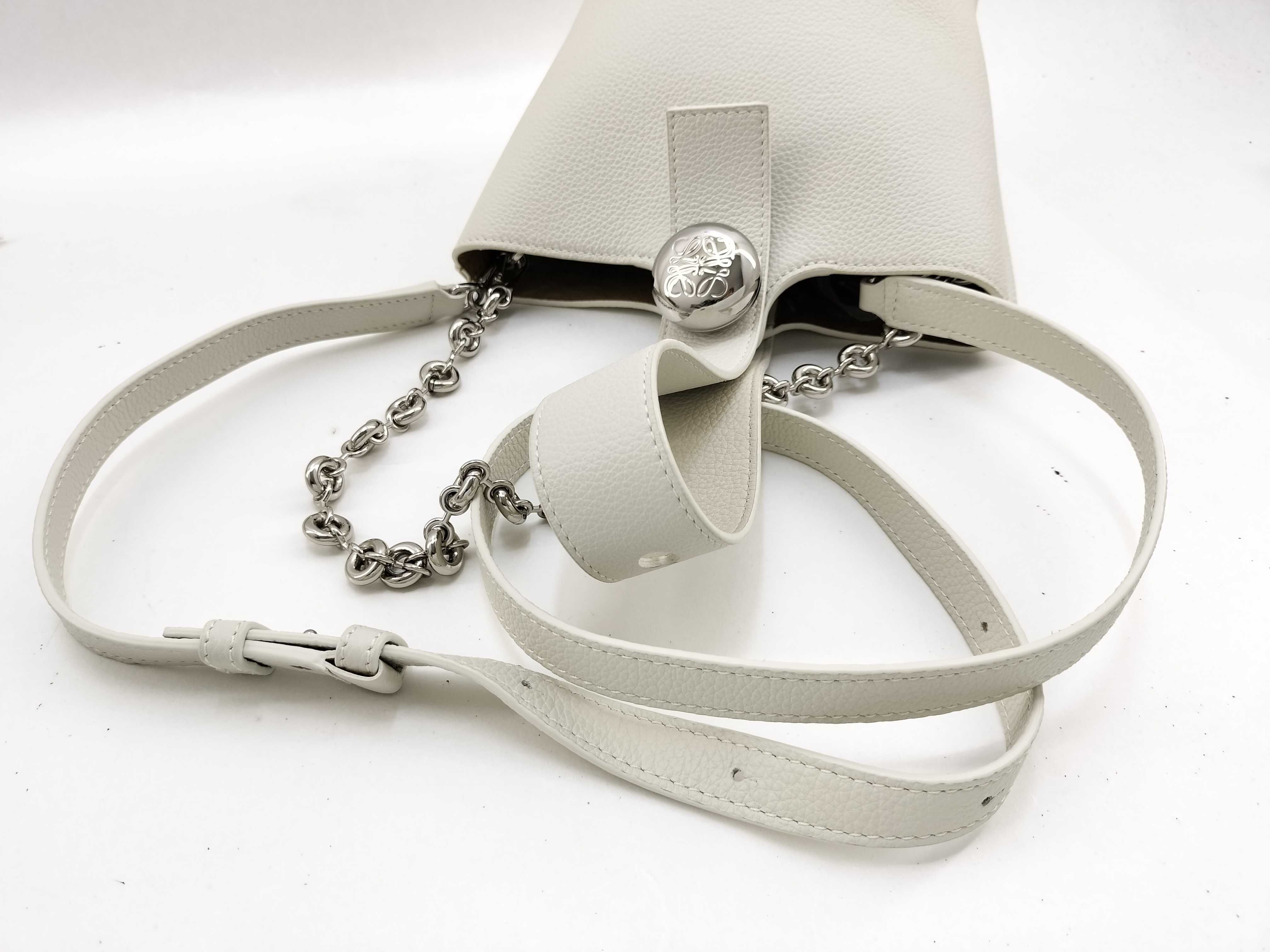 Pebble Bucket Chain Shoulder Bag (Unused) — view 8