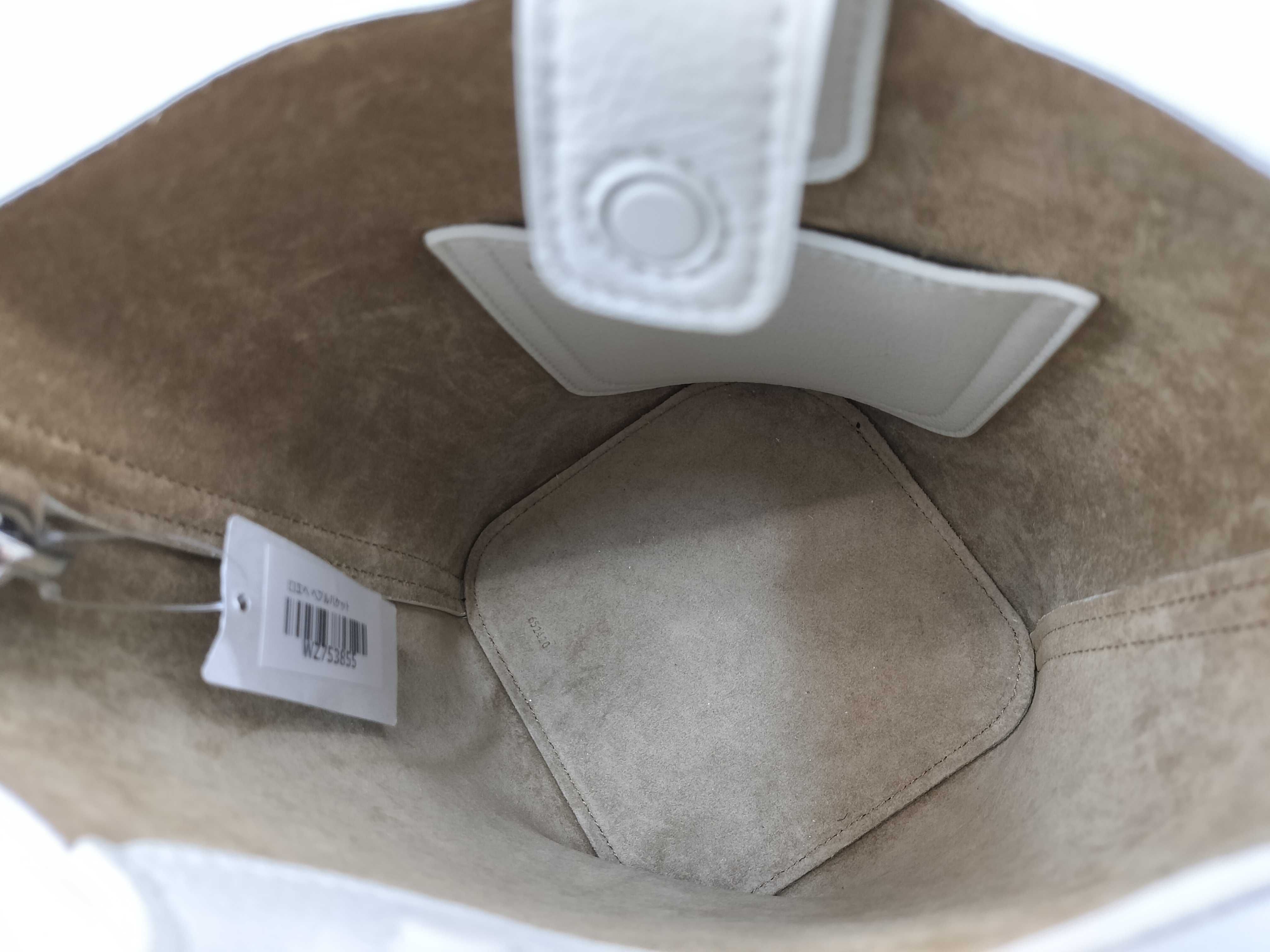 Pebble Bucket Chain Shoulder Bag (Unused) — view 9