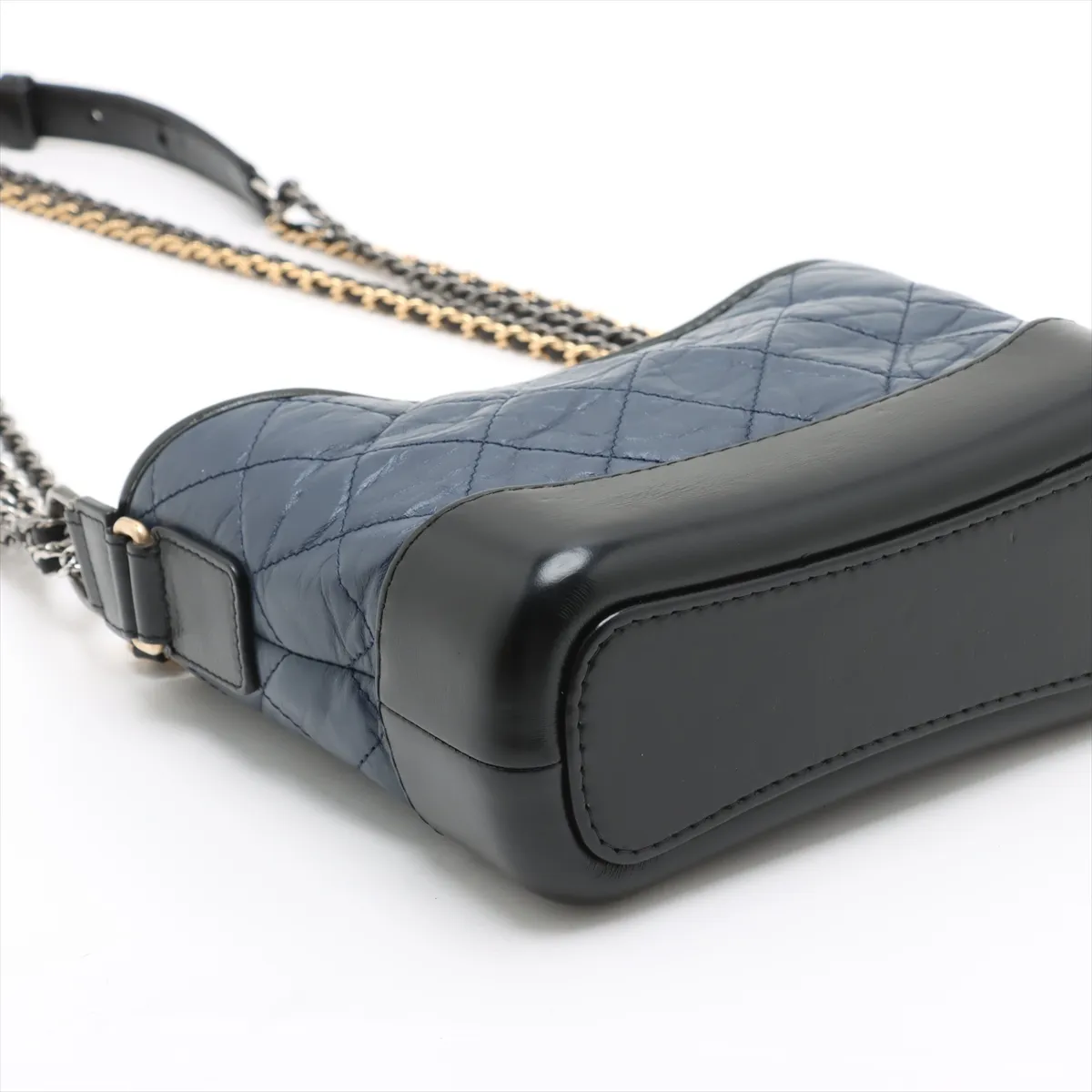 Gabriel de Chanel Small Leather Chain Shoulder Bag Blue x Black Gold x Silver Hardware 27071430 No. 27 — view 4