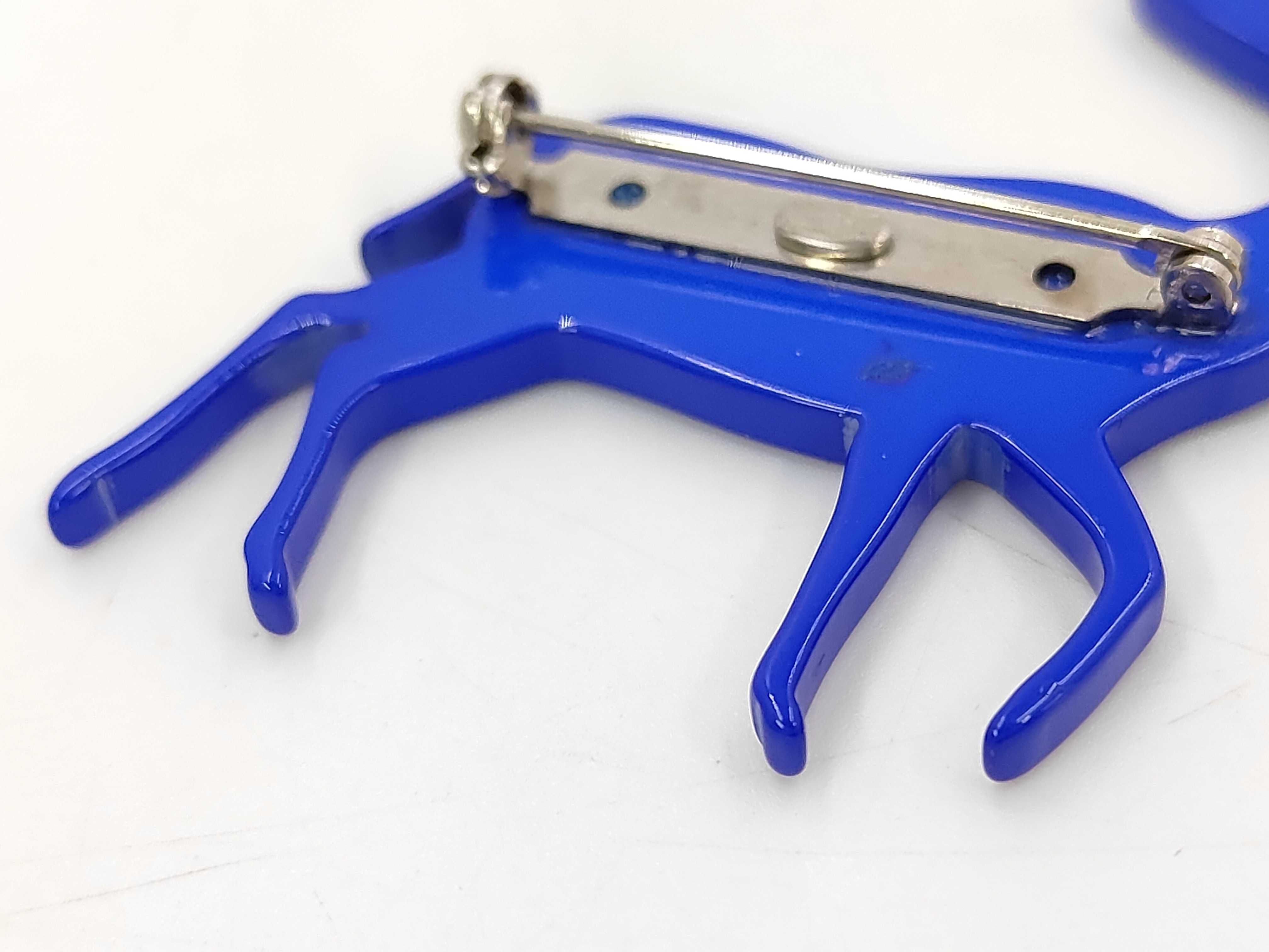brooch — view 6